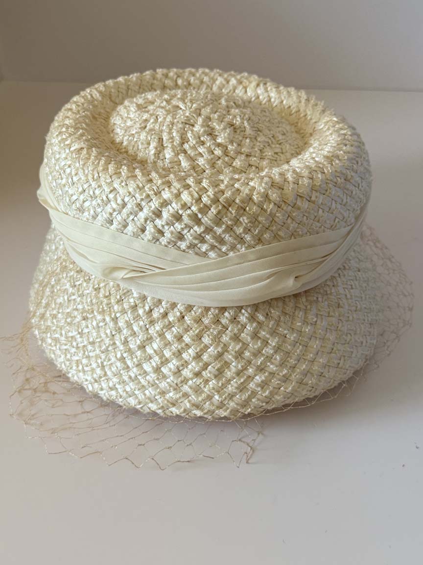 Vintage 1950s Ivory Straw Hat Draped Chiffon Band Birdcage Veil Brimmed Women's Wedding Bridal Cocktail Hat