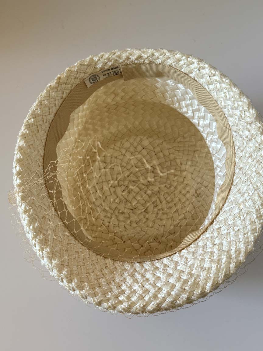 Vintage 1950s Ivory Straw Hat Draped Chiffon Band Birdcage Veil Brimmed Women's Wedding Bridal Cocktail Hat