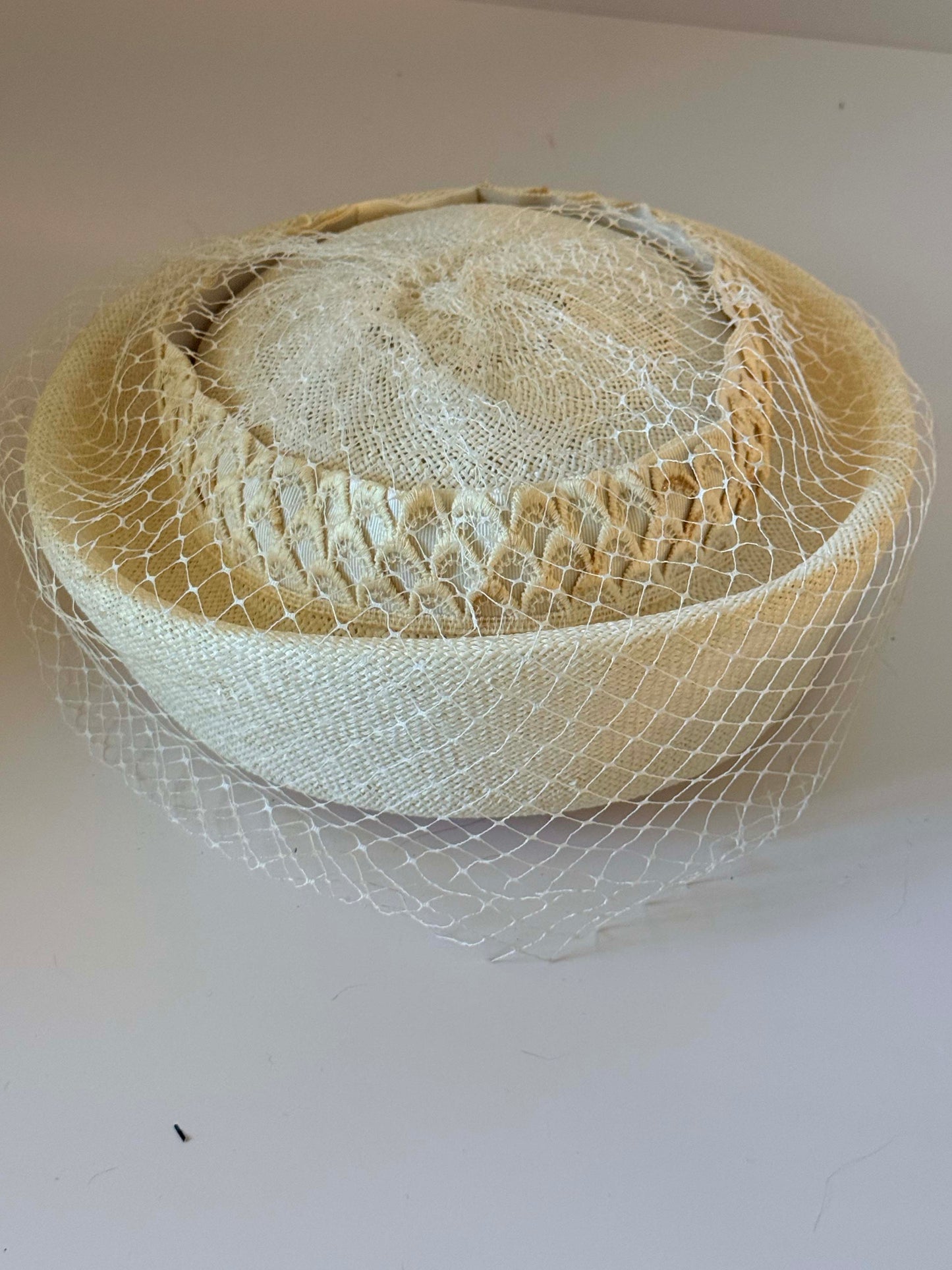 Vintage 1950s Ivory Straw Veiled Pillbox Hat Sculptural Crown Mid Century Bridal Cocktail Hat Elegant Wedding Millinery