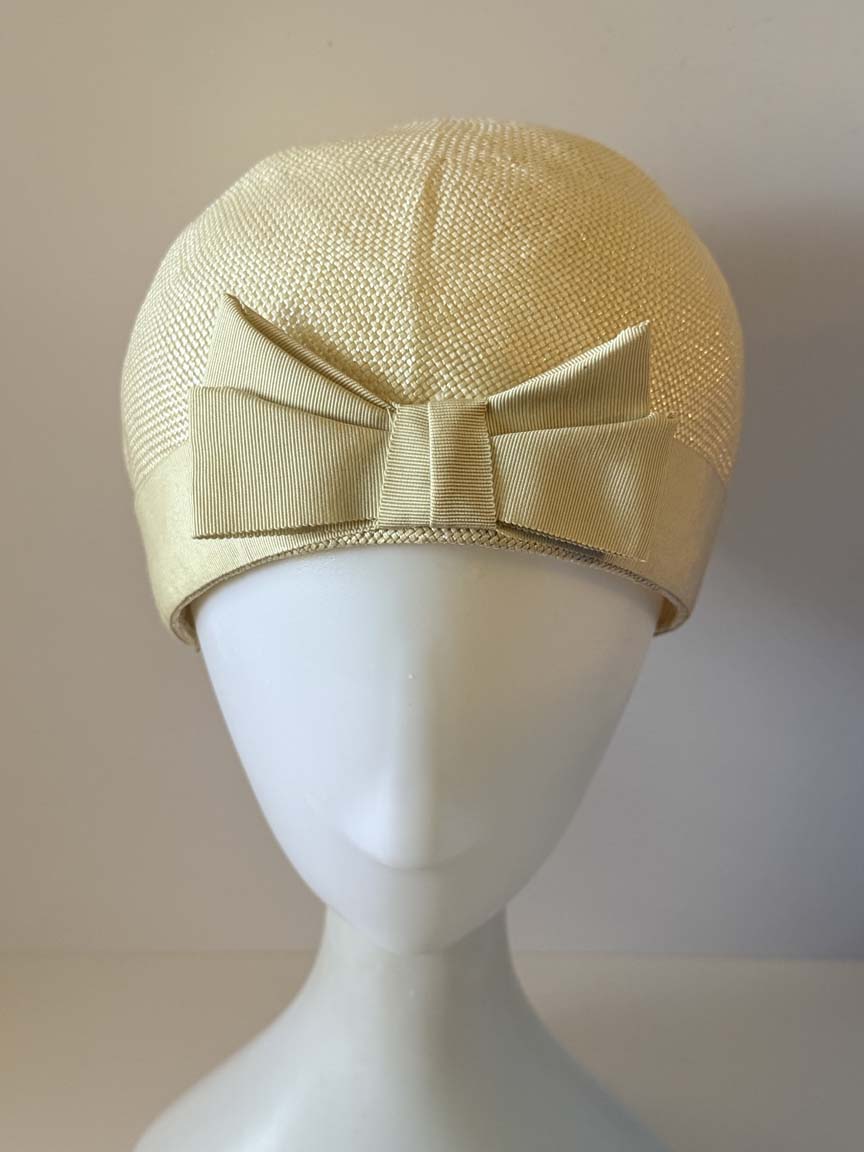 Vintage 1960s Ivory Straw Cloche Hat Grosgrain Ribbon Bow Brimless Women's Mod Wedding Bridal Hat