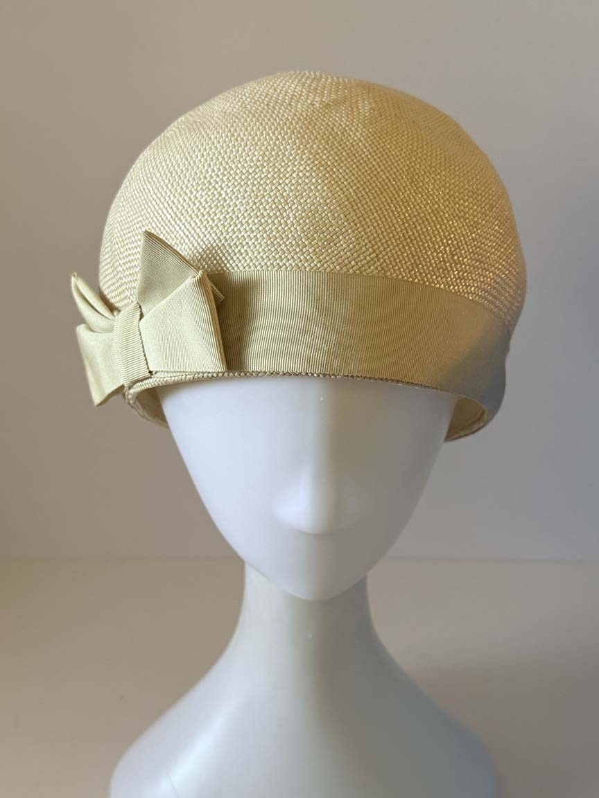 Vintage 1960s Ivory Straw Cloche Hat Grosgrain Ribbon Bow Brimless Women's Mod Wedding Bridal Hat