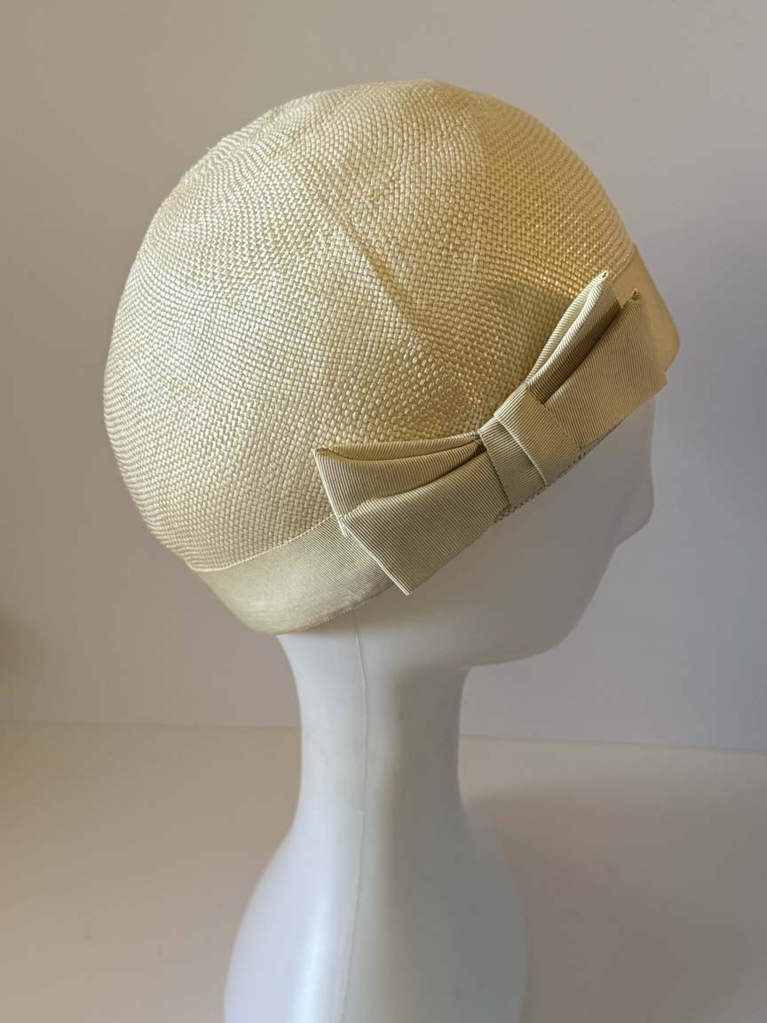 Vintage 1960s Ivory Straw Cloche Hat Grosgrain Ribbon Bow Brimless Women's Mod Wedding Bridal Hat