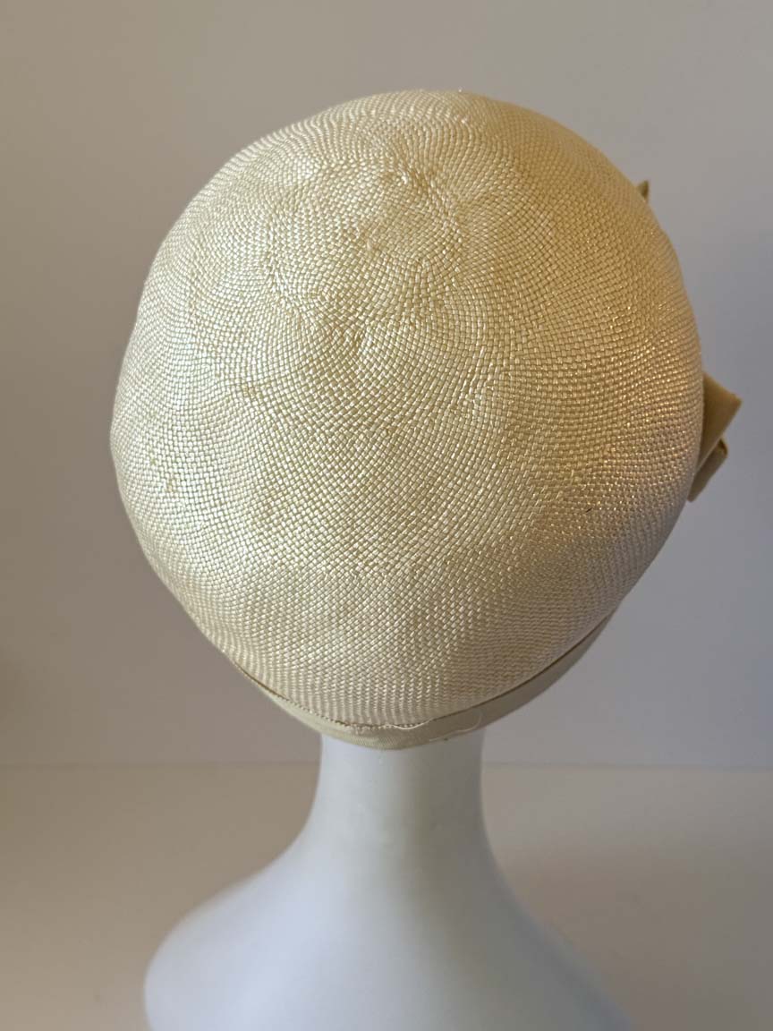 Vintage 1960s Ivory Straw Cloche Hat Grosgrain Ribbon Bow Brimless Women's Mod Wedding Bridal Hat