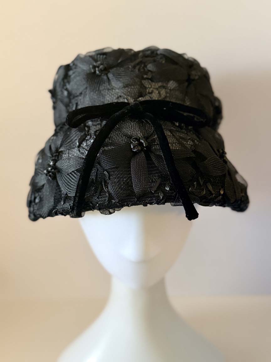 Vintage 1950s Pinehurst Black Floral Lace Cocktail Hat Velvet Bow High Crown Women's Formal Evening Millinery