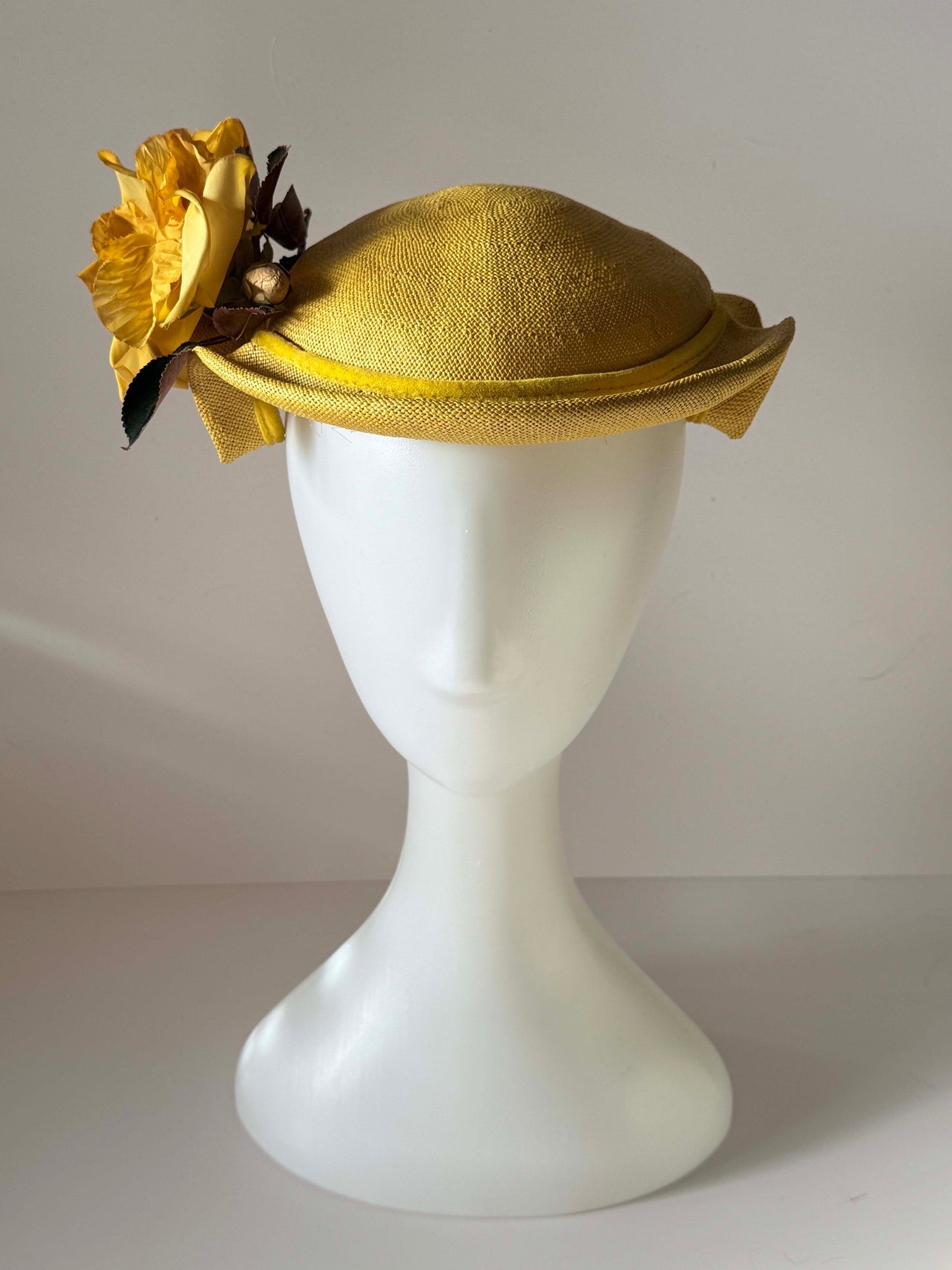 1950s–1960s Royce Exclusive Yellow Straw Hat – Floral Pillbox Tilt Hat – Mid Century Garden Party / Bridal Statement