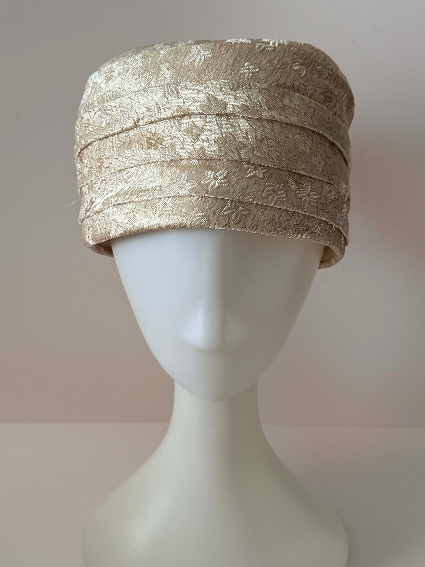 1960s Vintage Ivory Brocade Pillbox Hat – Textured Floral Jacquard – Mid Century Bridal / Cocktail Hat