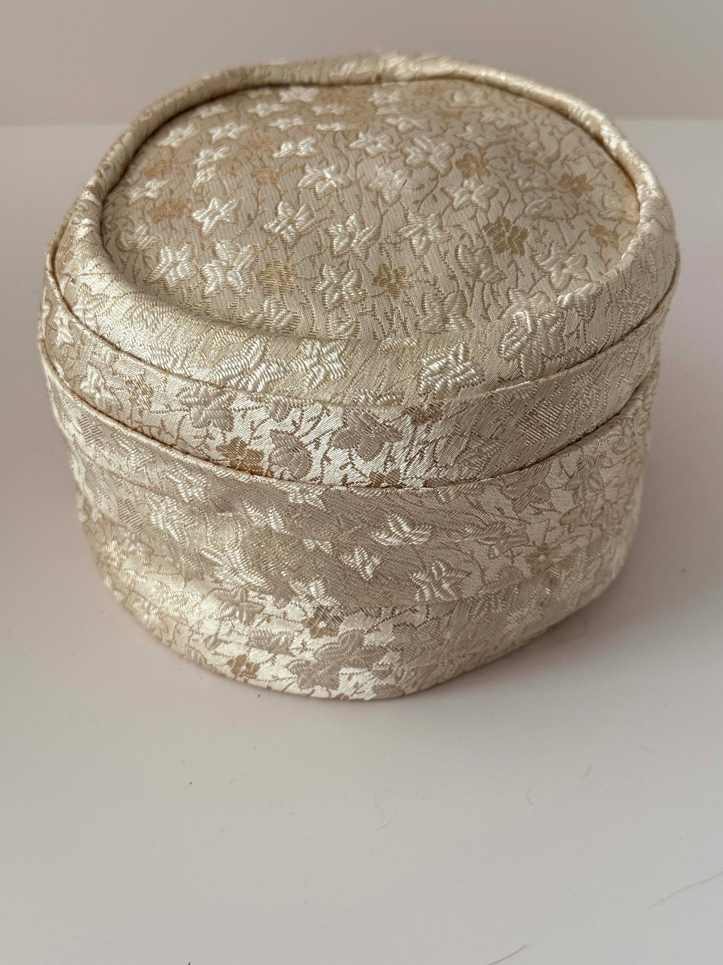 1960s Vintage Ivory Brocade Pillbox Hat – Textured Floral Jacquard – Mid Century Bridal / Cocktail Hat