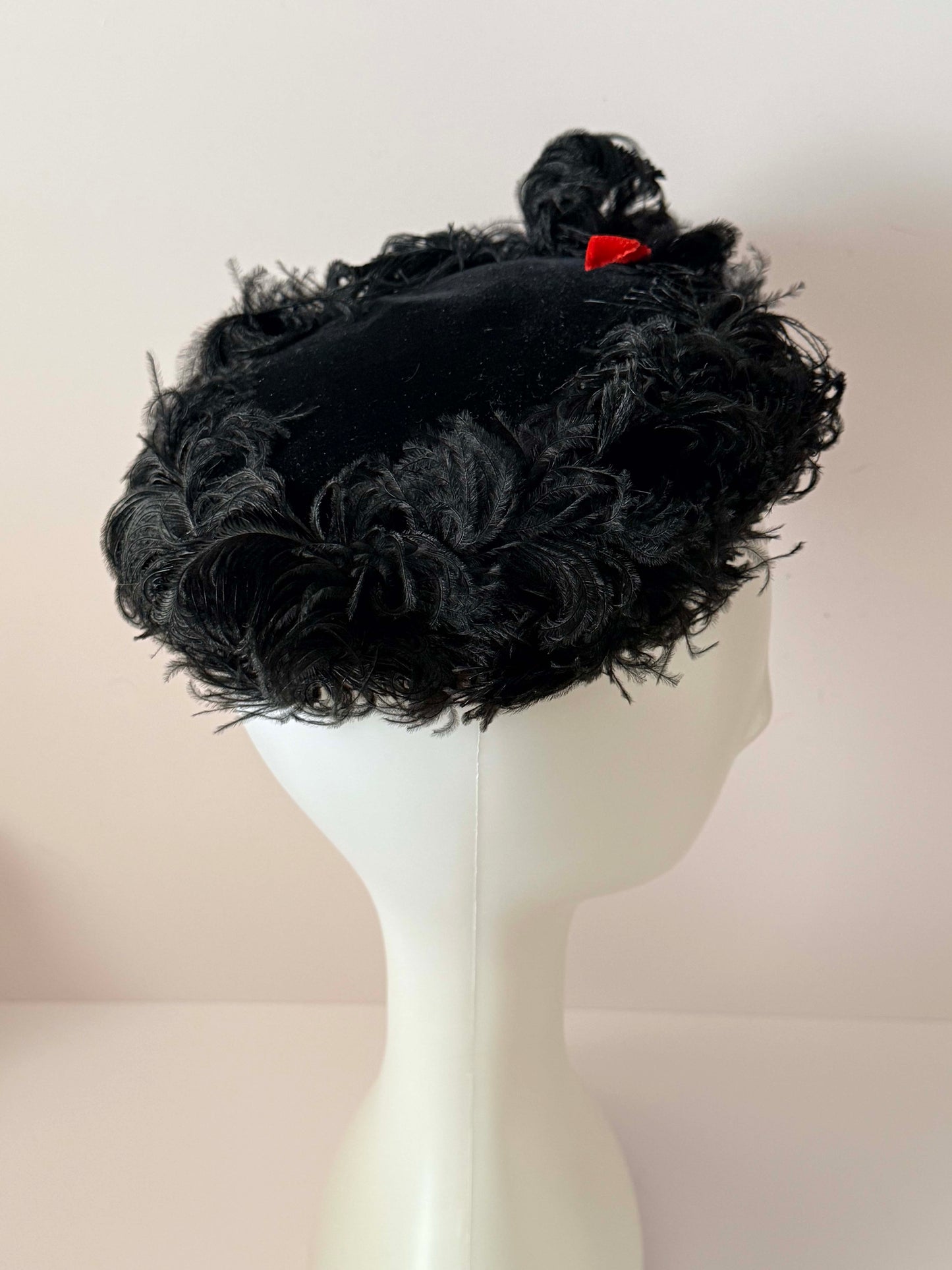 Vintage 1940s Innes Wichita Black Feather Trim Boater Hat – Sculptural Plume Boater with Red Velvet Accent Old Hollywood Millinery