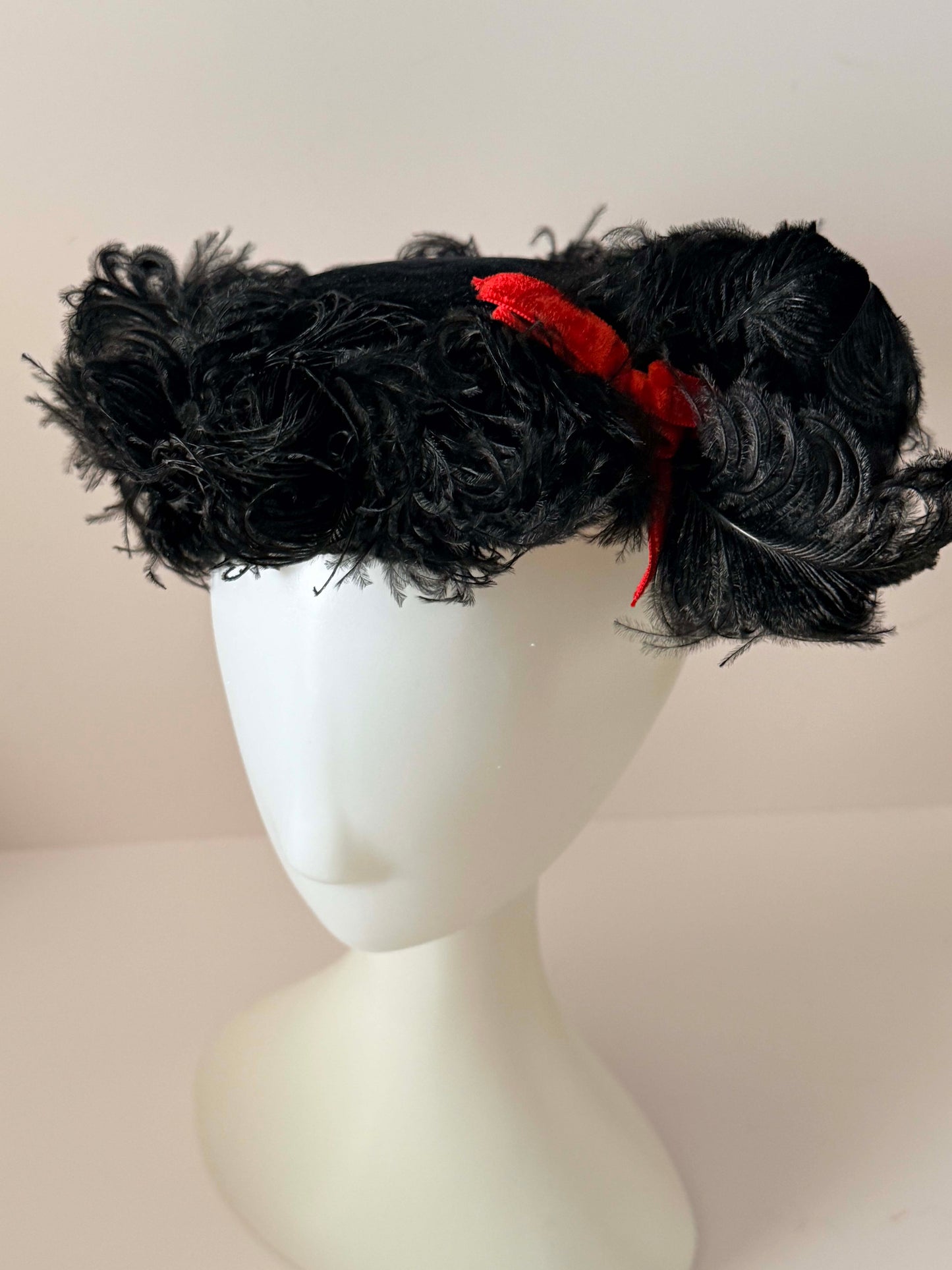 Vintage 1940s Innes Wichita Black Feather Trim Boater Hat – Sculptural Plume Boater with Red Velvet Accent Old Hollywood Millinery