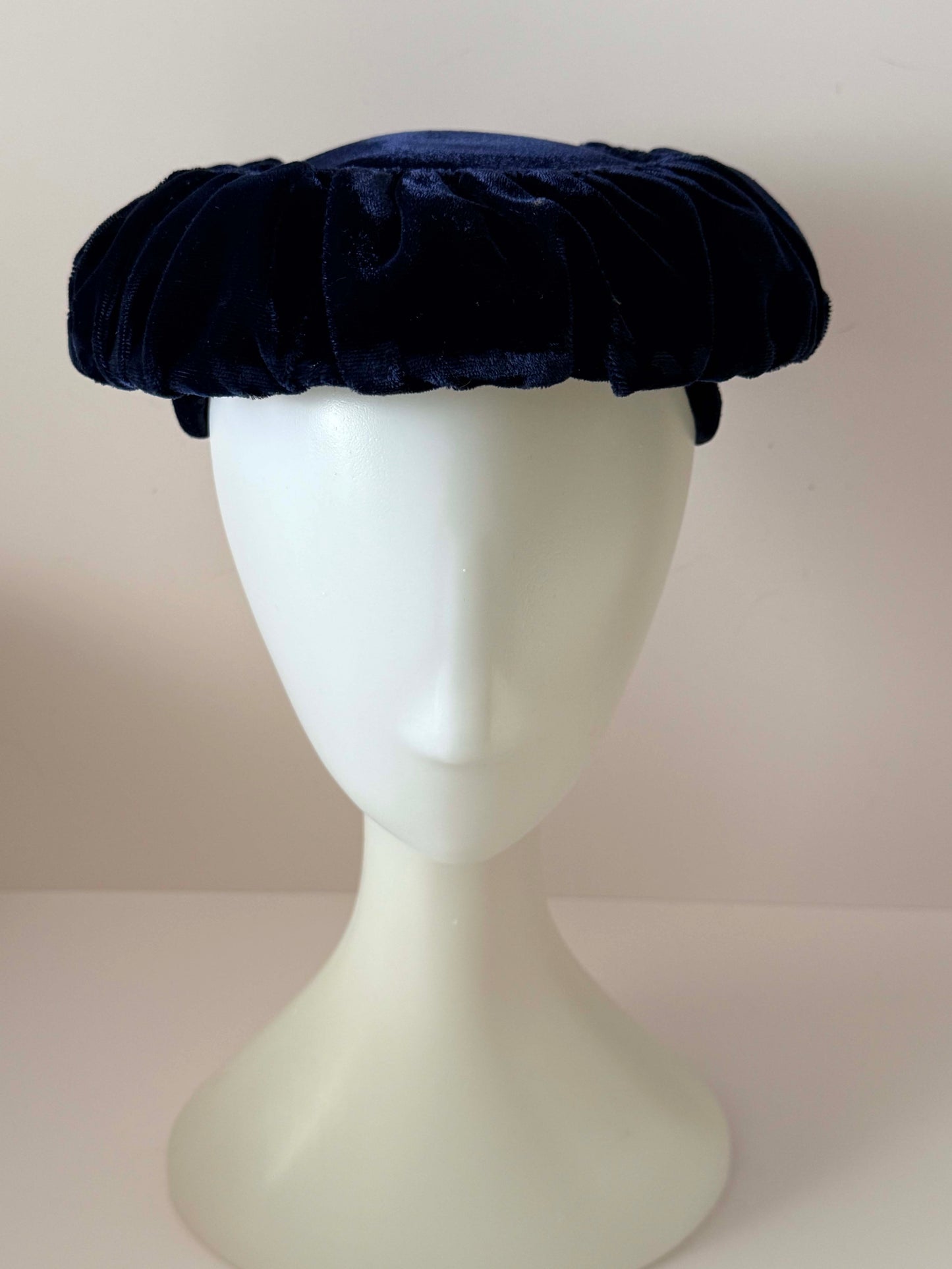 Vintage 1950s Navy Velvet Hat – Marshall Field &amp; Co Chicago Plush Crown Hat Elegant Minimalist Cocktail Style