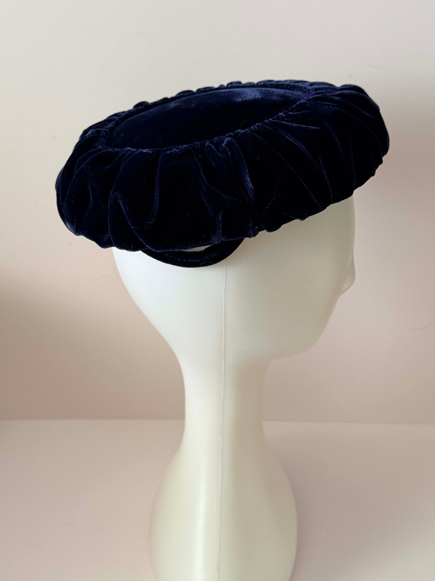 Vintage 1950s Navy Velvet Hat – Marshall Field &amp; Co Chicago Plush Crown Hat Elegant Minimalist Cocktail Style