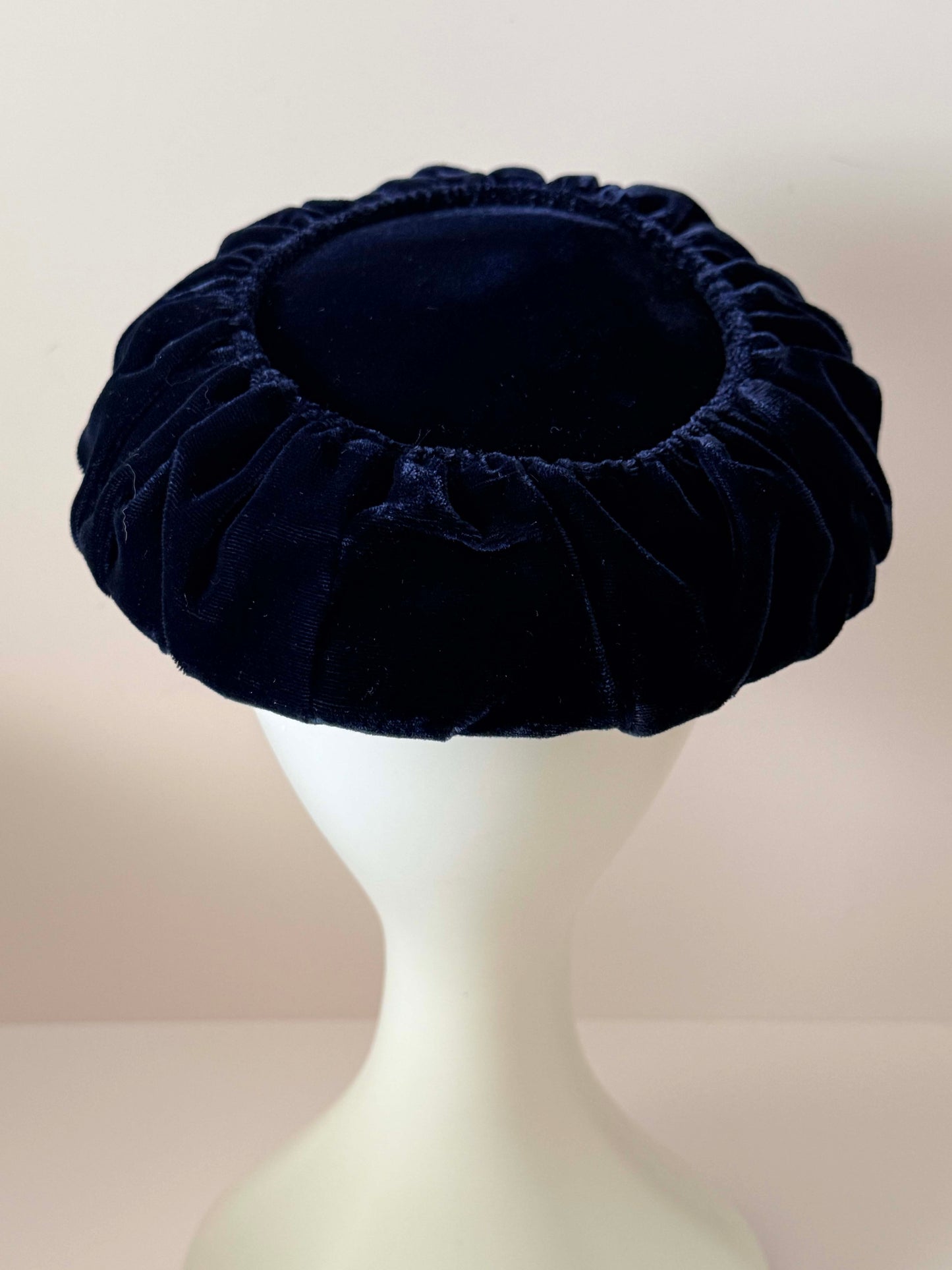 Vintage 1950s Navy Velvet Hat – Marshall Field &amp; Co Chicago Plush Crown Hat Elegant Minimalist Cocktail Style