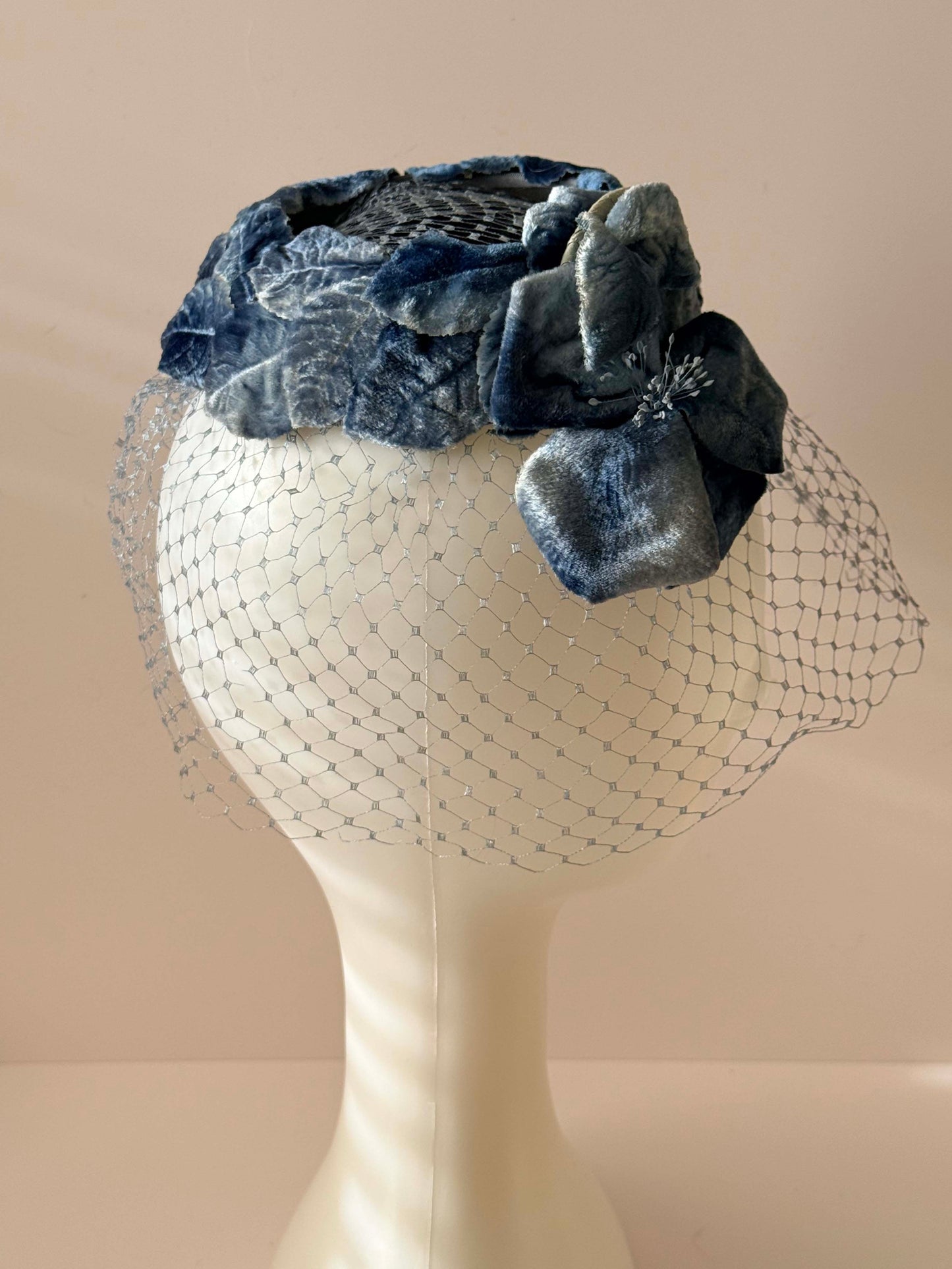 1950s–1960s Vintage Blue Velvet Halo Hat – Floral Veiled Cocktail Hat – Mid Century Statement Piece