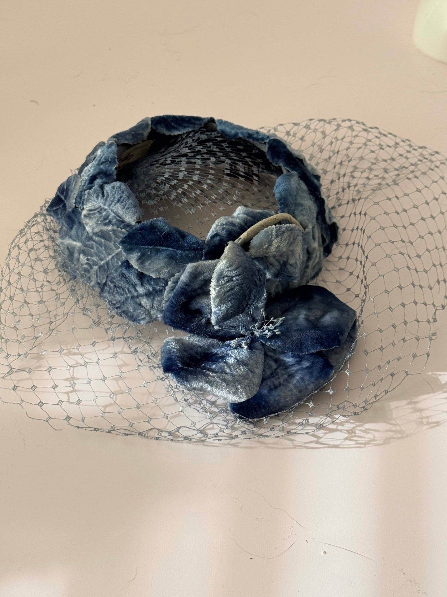 1950s–1960s Vintage Blue Velvet Halo Hat – Floral Veiled Cocktail Hat – Mid Century Statement Piece