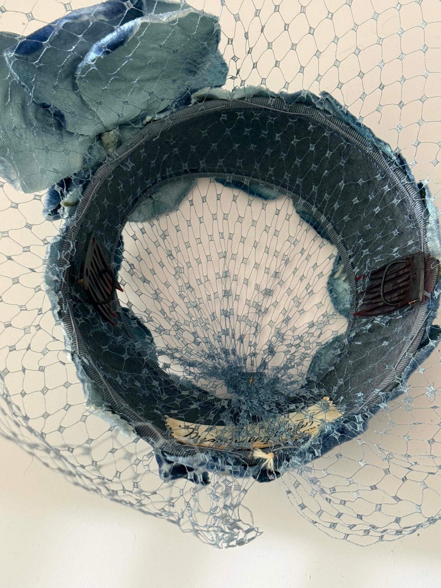 1950s–1960s Vintage Blue Velvet Halo Hat – Floral Veiled Cocktail Hat – Mid Century Statement Piece