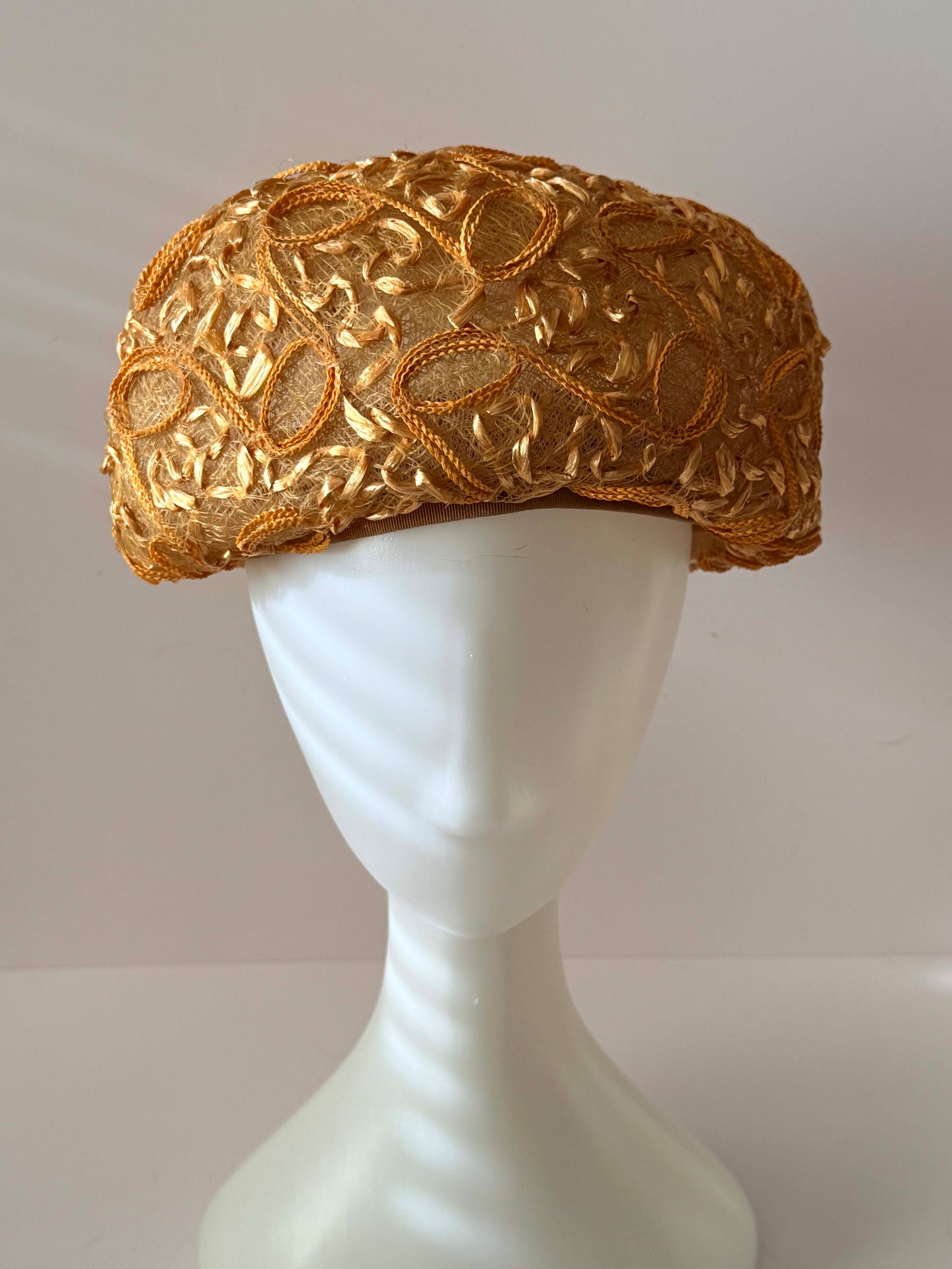 1950s Schiaparelli Paris Raffia Cocktail Hat – Sculptural Straw Pillbox – Couture Textured Hat – Vintage Designer Statement