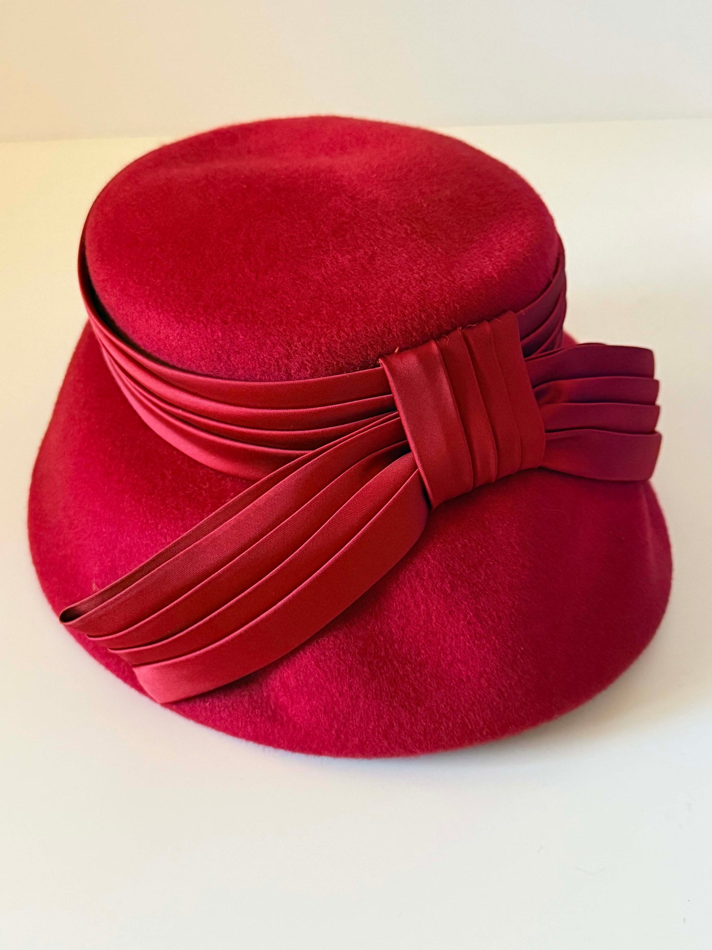 Vintage 1960s Red Wool Felt Cloche Hat Pleated Satin Bow Trim Women's Mid Century Mod Winter Hat
