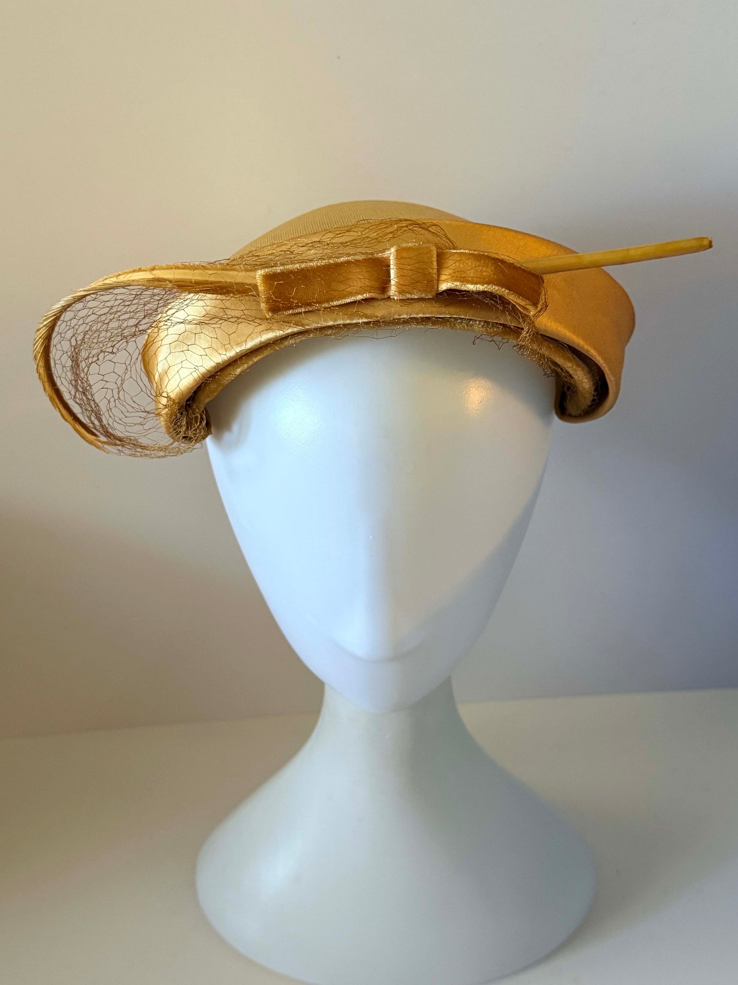 Vintage 1940s Champagne Gold Tilt Hat Sculptural Brim Bow Veil Women's WWII Era Cocktail Millinery