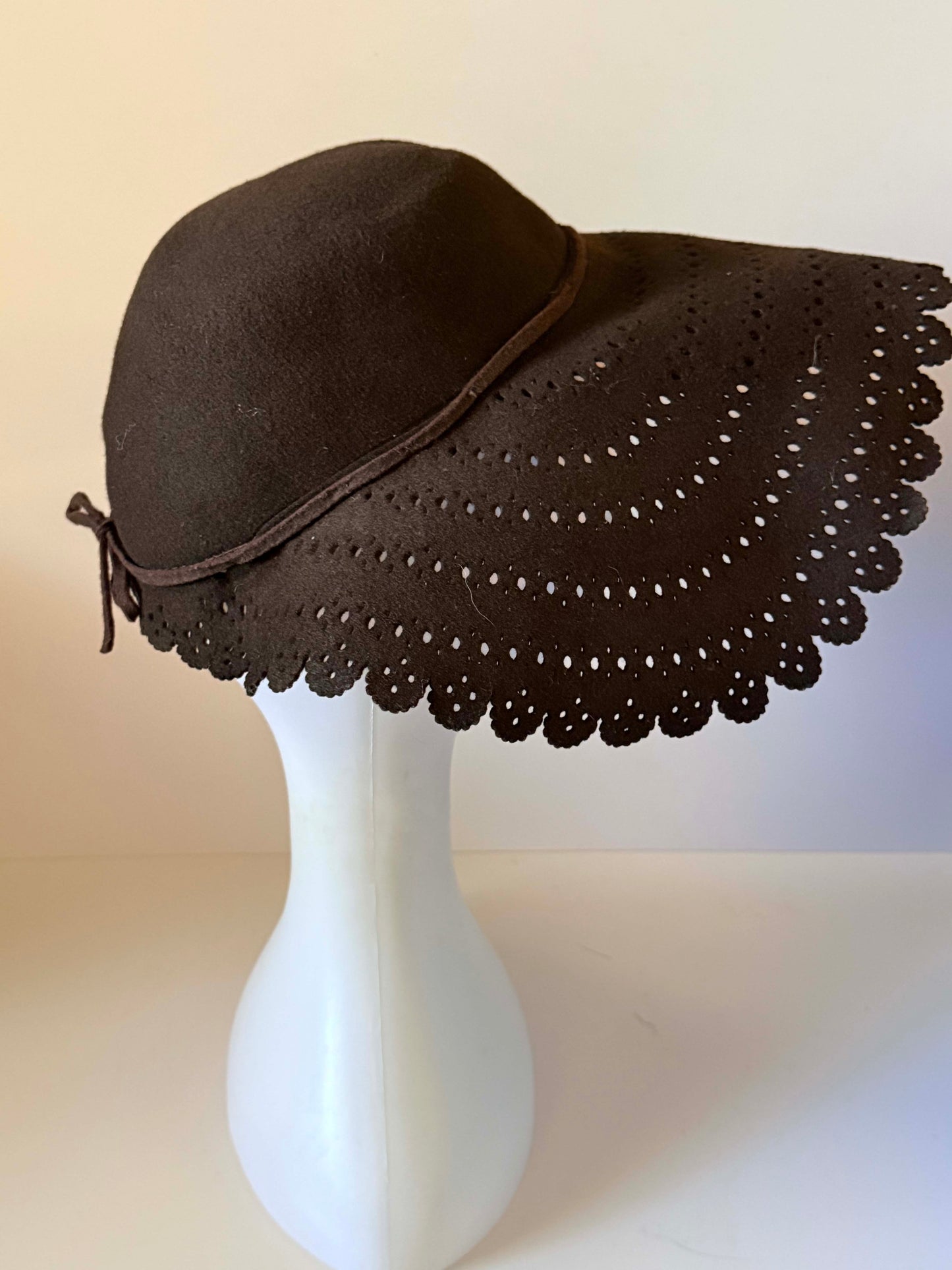 Vintage 1940s Dark Brown Wool Felt Wide Brim Hat Eyelet Cutwork Scalloped Brim Ribbon Tie Women's Millinery