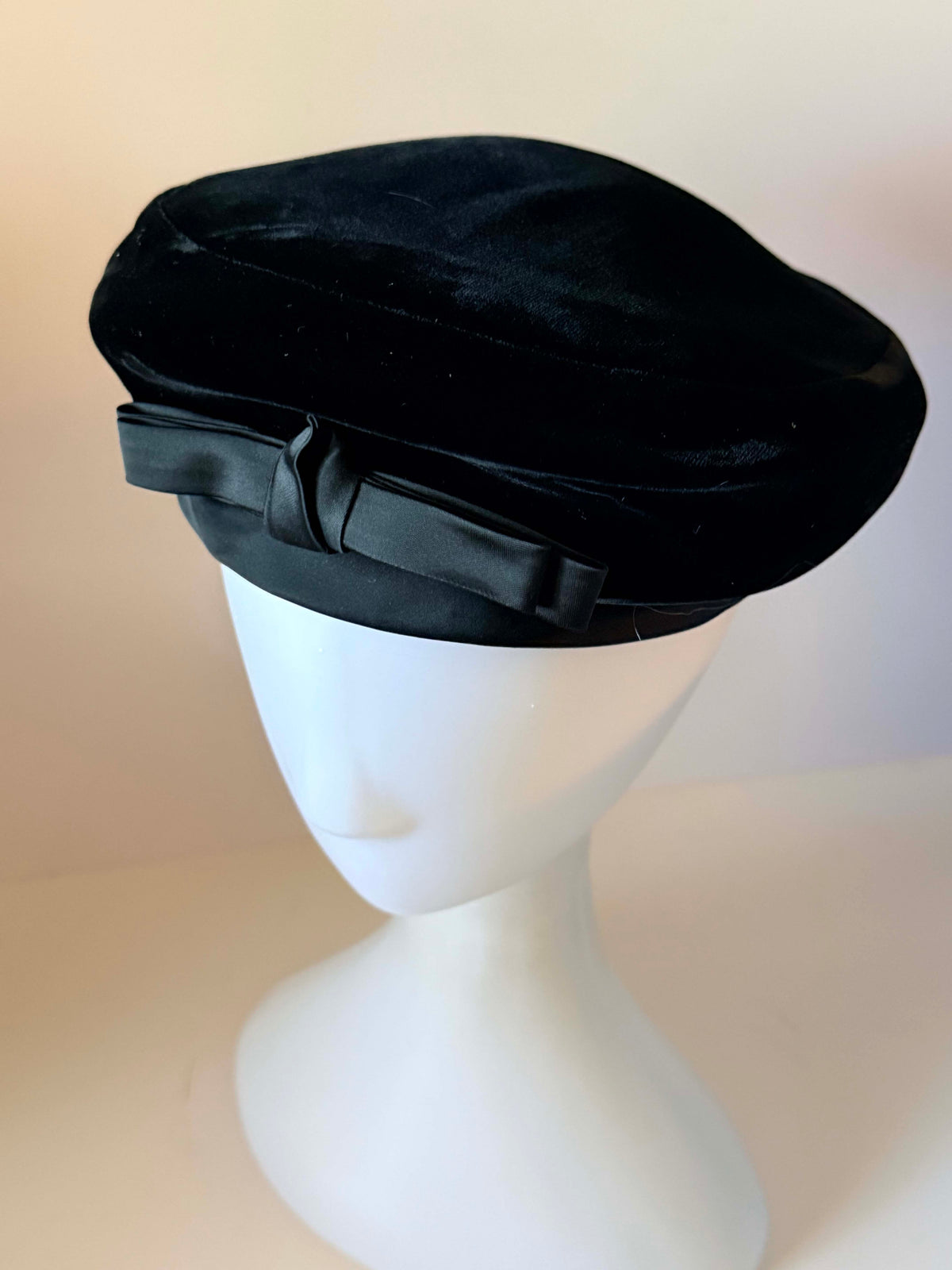 Vintage 1950s Black Velvet Beret Hat Satin Bow Trim Women's Mid Century Formal Cocktail Church Millinery