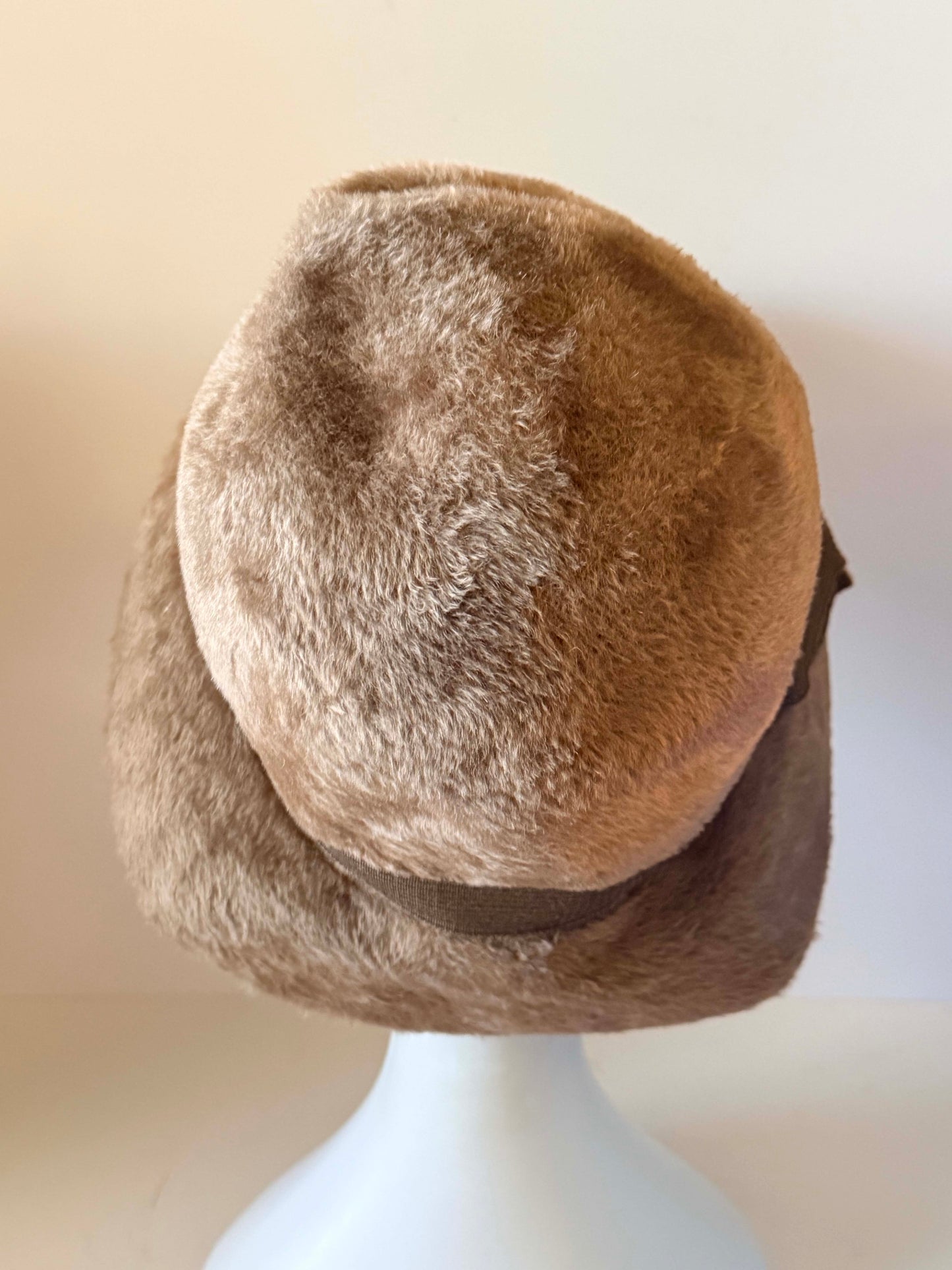 Vintage 1950s Martelle Taupe Brown Faux Fur Felt Fedora Hat Grosgrain Ribbon Sculpted Crown Women's Mid Century Hat