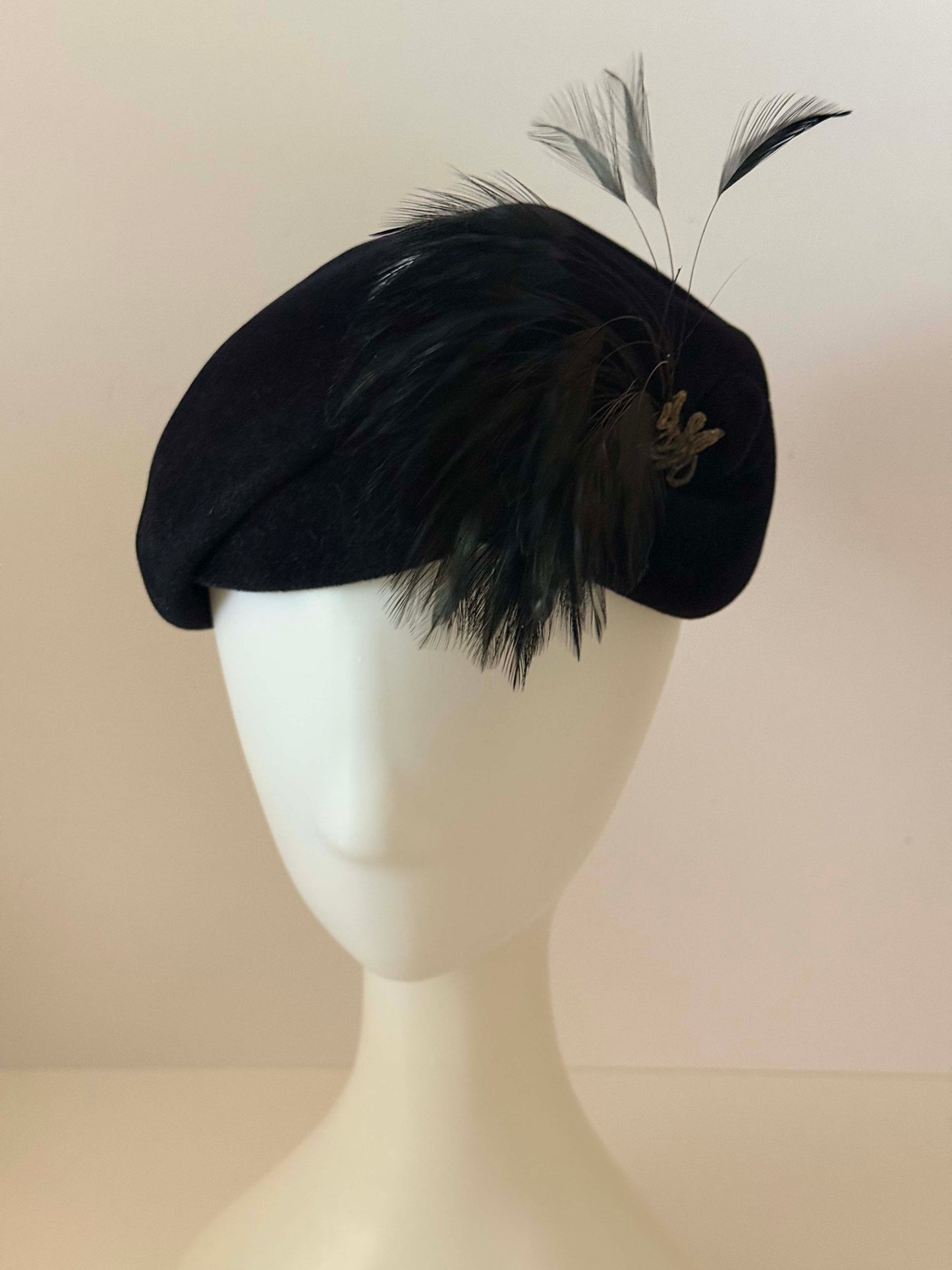 Vintage 1940s Black Velvet Tilt Hat with Feather Plume – Classic Cocktail Hat Elegant WWII Era Millinery Evening Headpiece