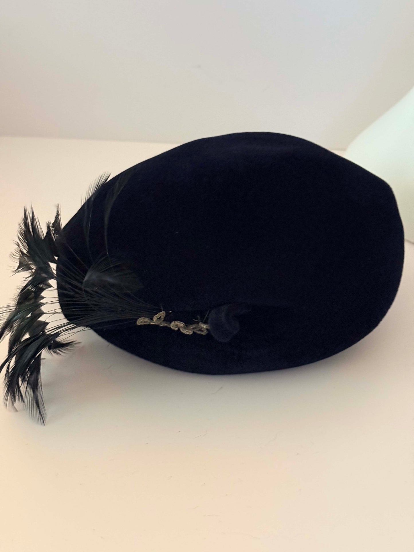 Vintage 1940s Black Velvet Tilt Hat with Feather Plume – Classic Cocktail Hat Elegant WWII Era Millinery Evening Headpiece