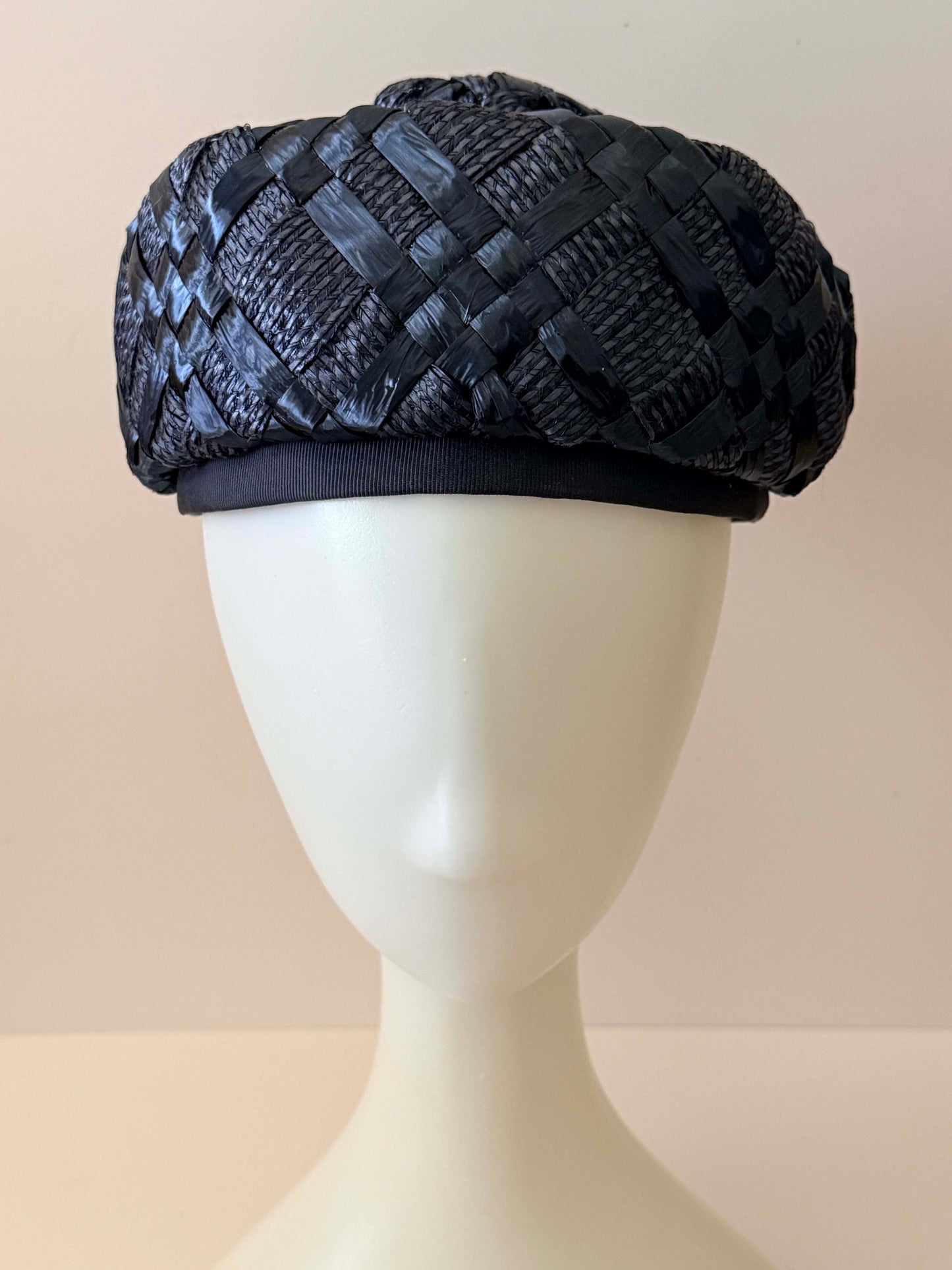 1950s William New York Navy Blue Woven Hat – Sculptural Raffia Pillbox with Grosgrain Bow