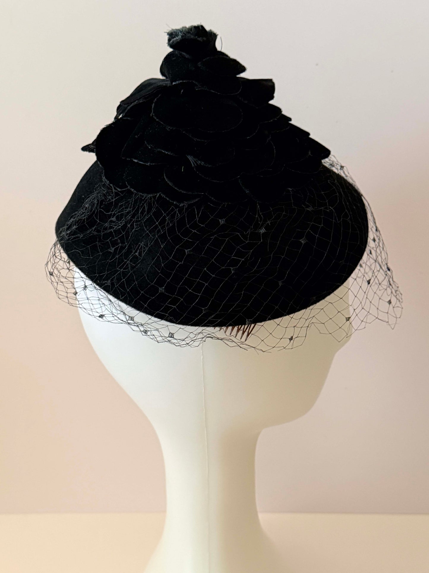 1940s–1950s Black Velvet Floral Cocktail Hat – Tower Shops Sculpted Petal Veil Hat Mid Century Elegant Headpiece