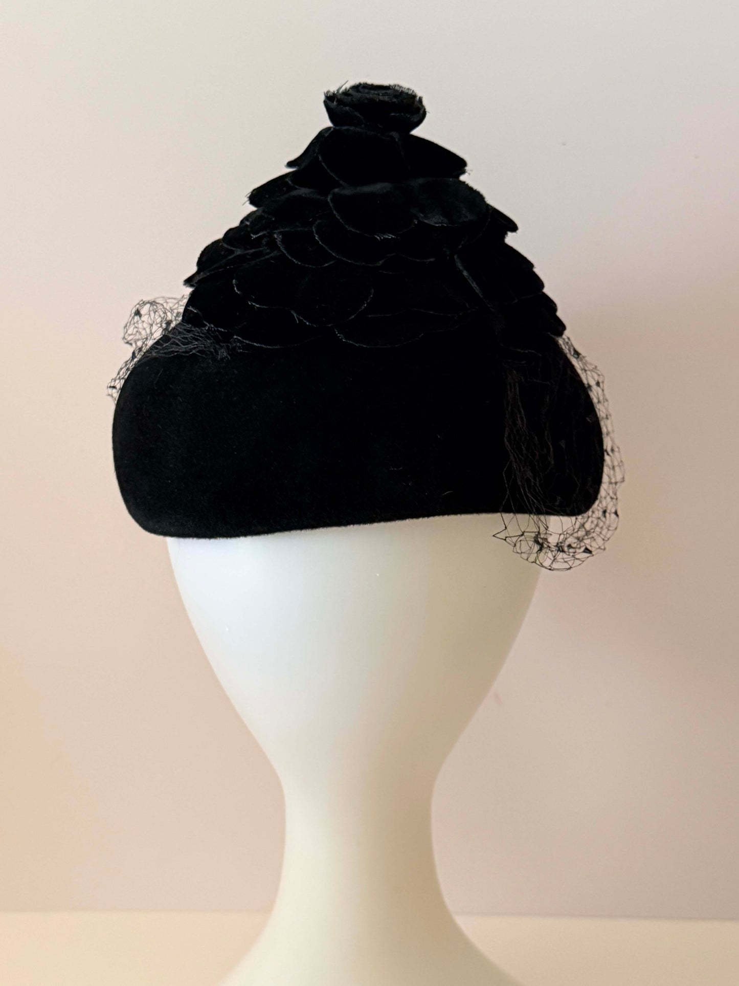 1940s–1950s Black Velvet Floral Cocktail Hat – Tower Shops Sculpted Petal Veil Hat Mid Century Elegant Headpiece