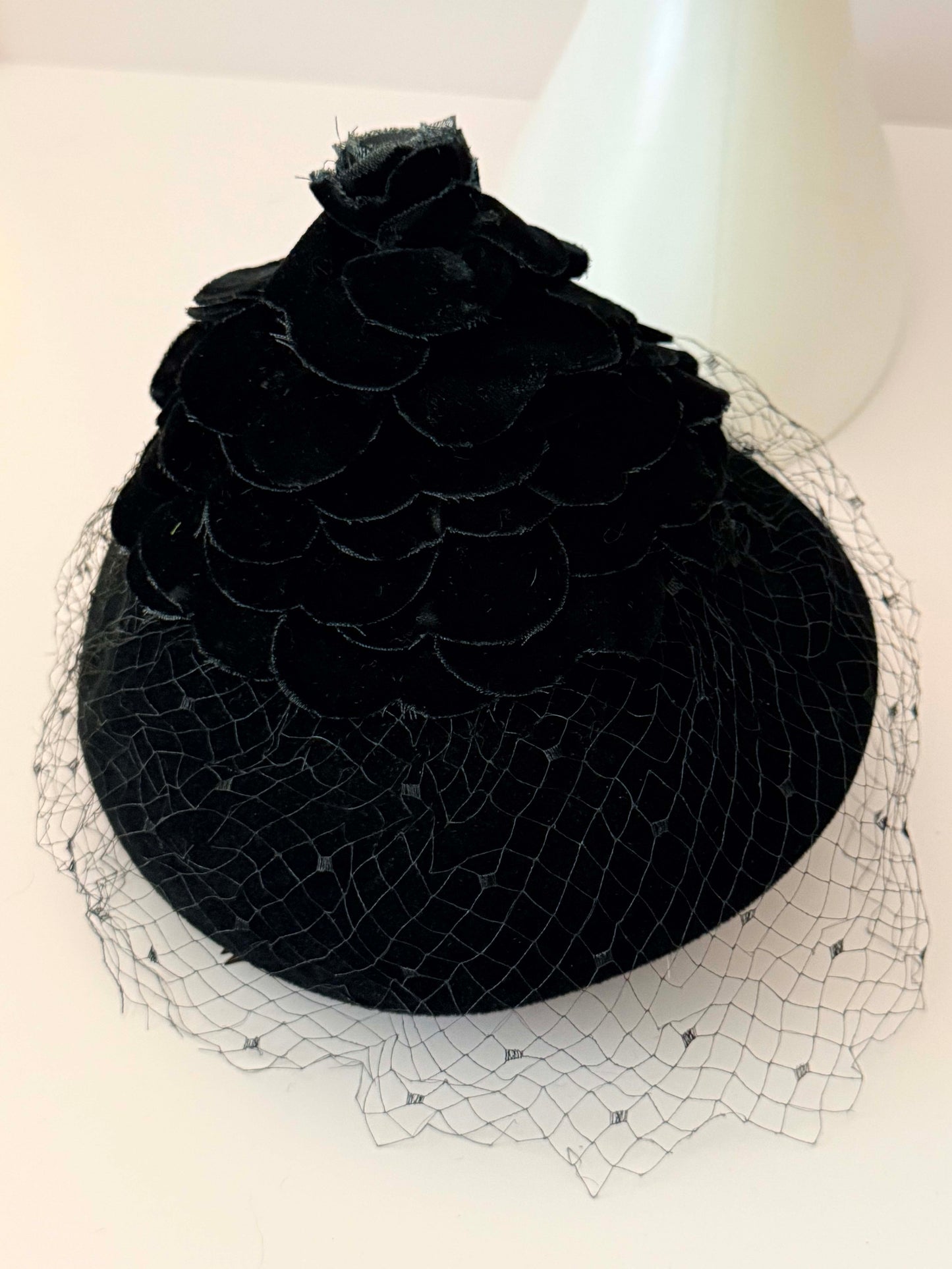 1940s–1950s Black Velvet Floral Cocktail Hat – Tower Shops Sculpted Petal Veil Hat Mid Century Elegant Headpiece