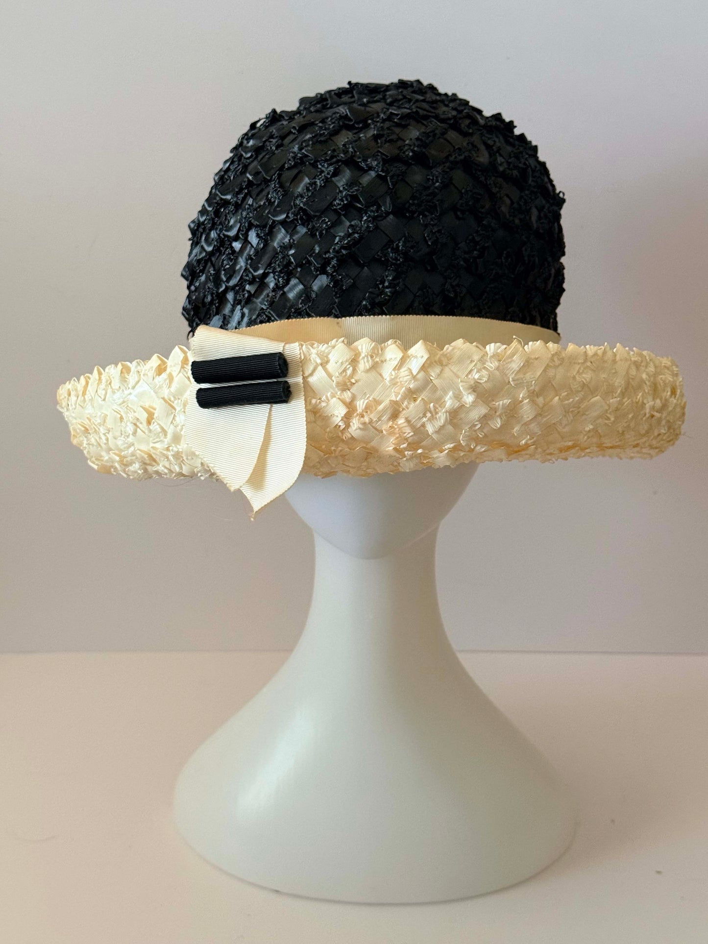 1950s Black & Ivory Straw Hat – Textured Raffia Cloche with Grosgrain Detail