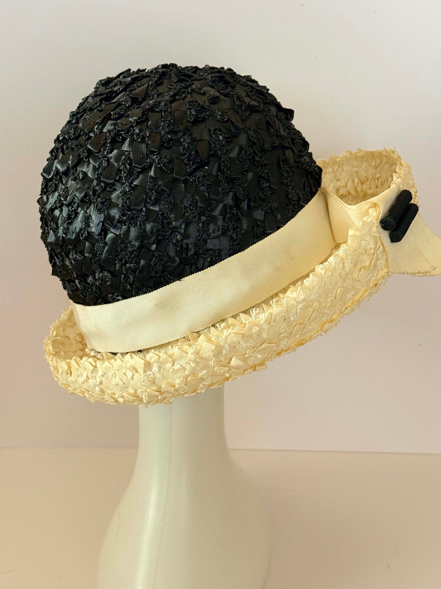 1950s Black & Ivory Straw Hat – Textured Raffia Cloche with Grosgrain Detail