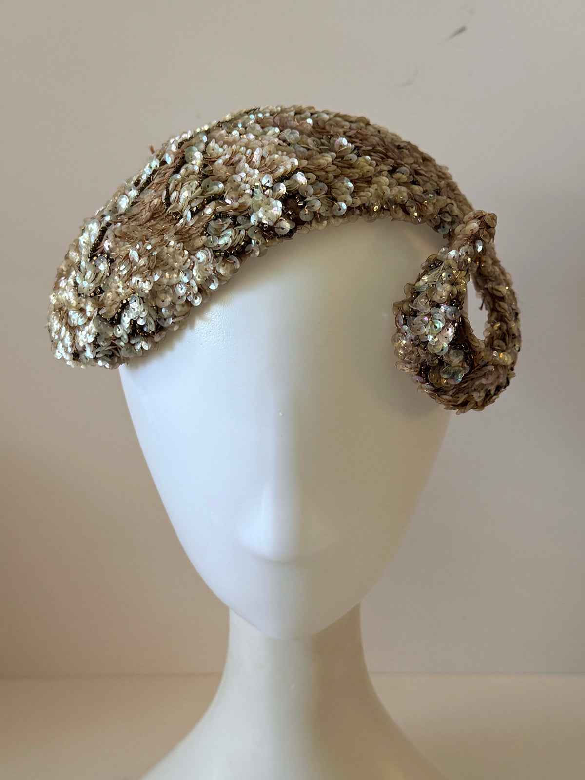 Vintage 1940s Champagne Sequin Half Hat Iridescent Sculptural Curled Loops Bridal Wedding Cocktail Women's Millinery