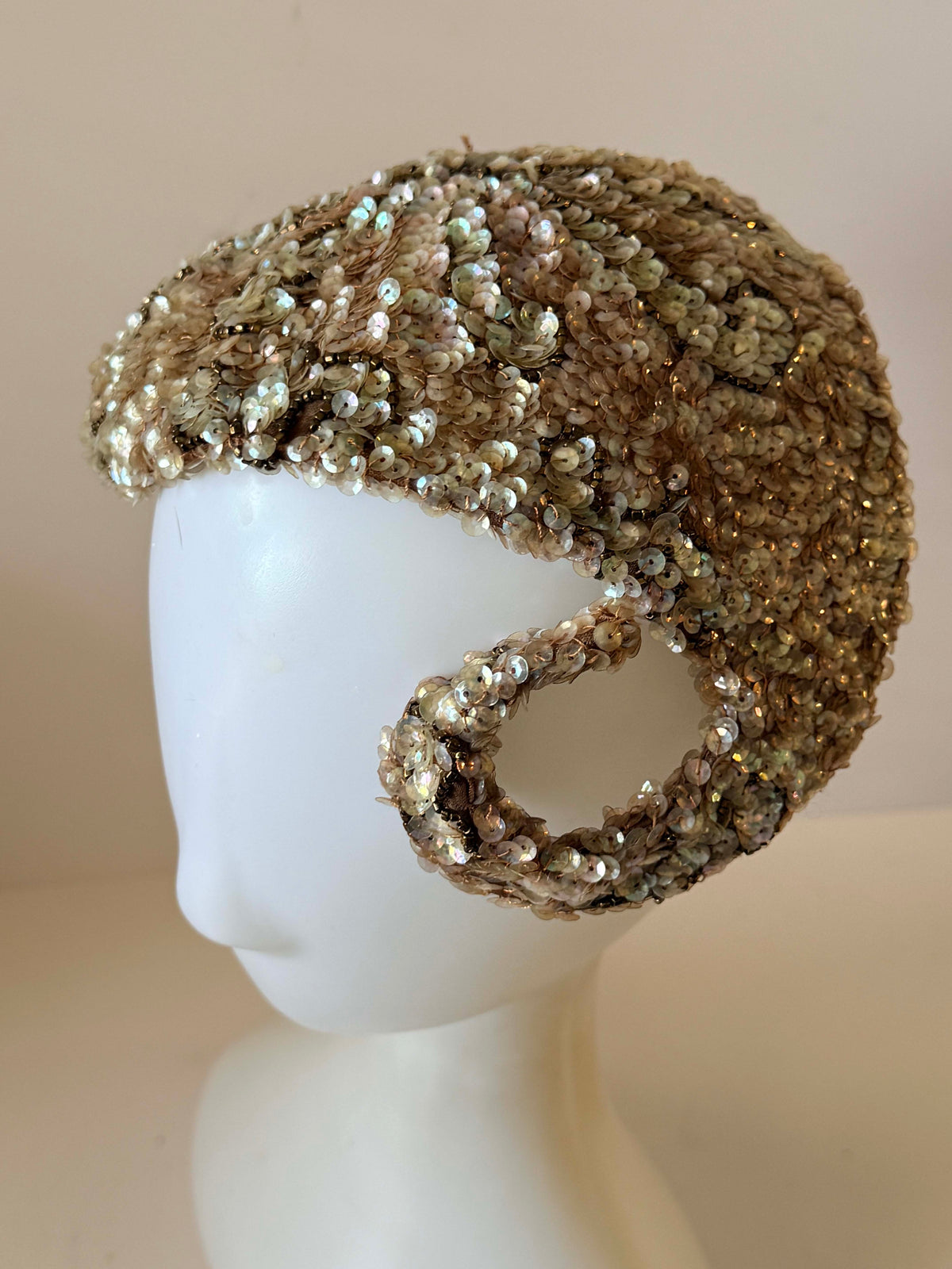 Vintage 1940s Champagne Sequin Half Hat Iridescent Sculptural Curled Loops Bridal Wedding Cocktail Women's Millinery