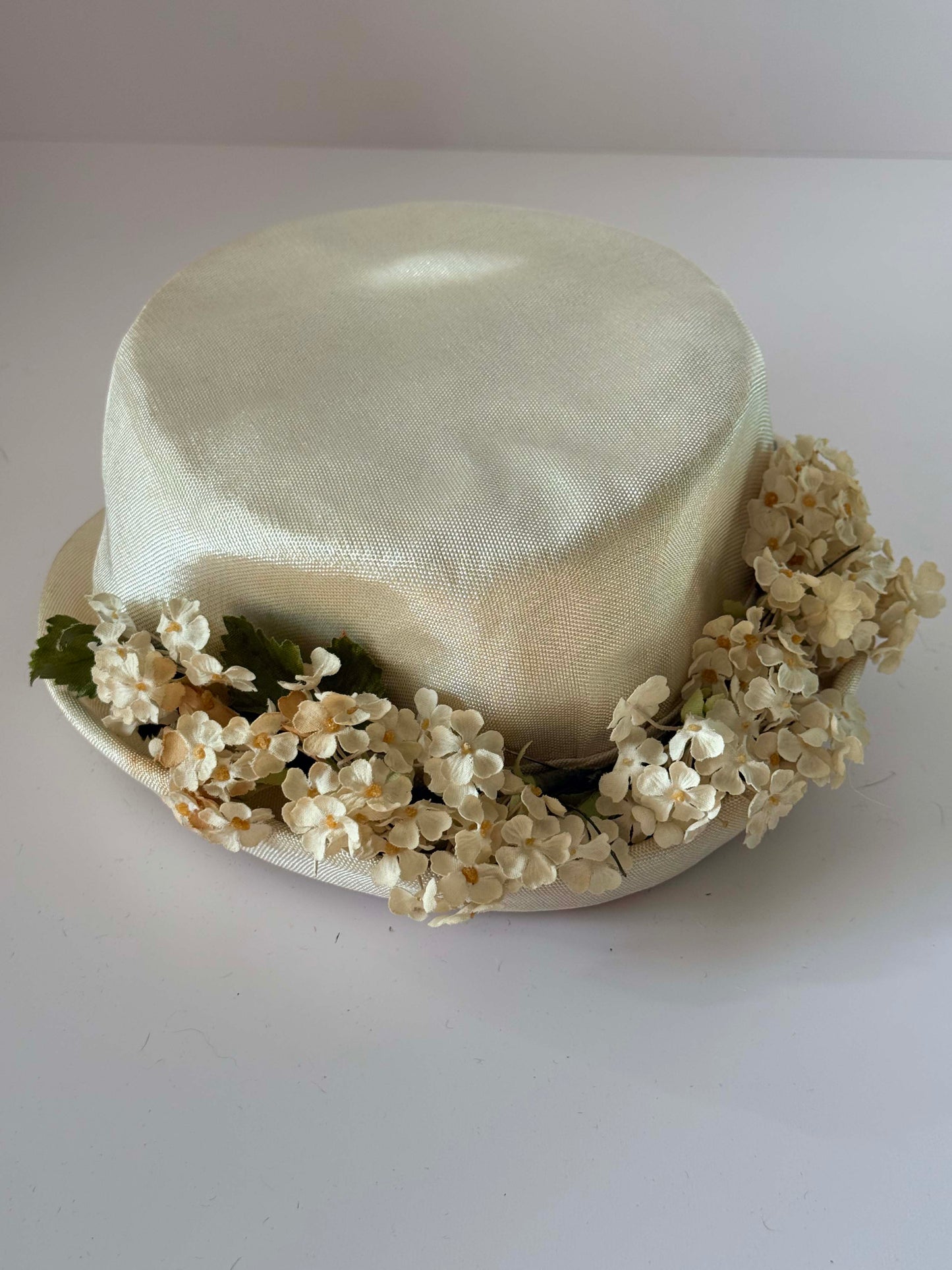 Vintage 1960s Ivory Floral Straw Hat – Satin Crown Wedding Garden Party Hat