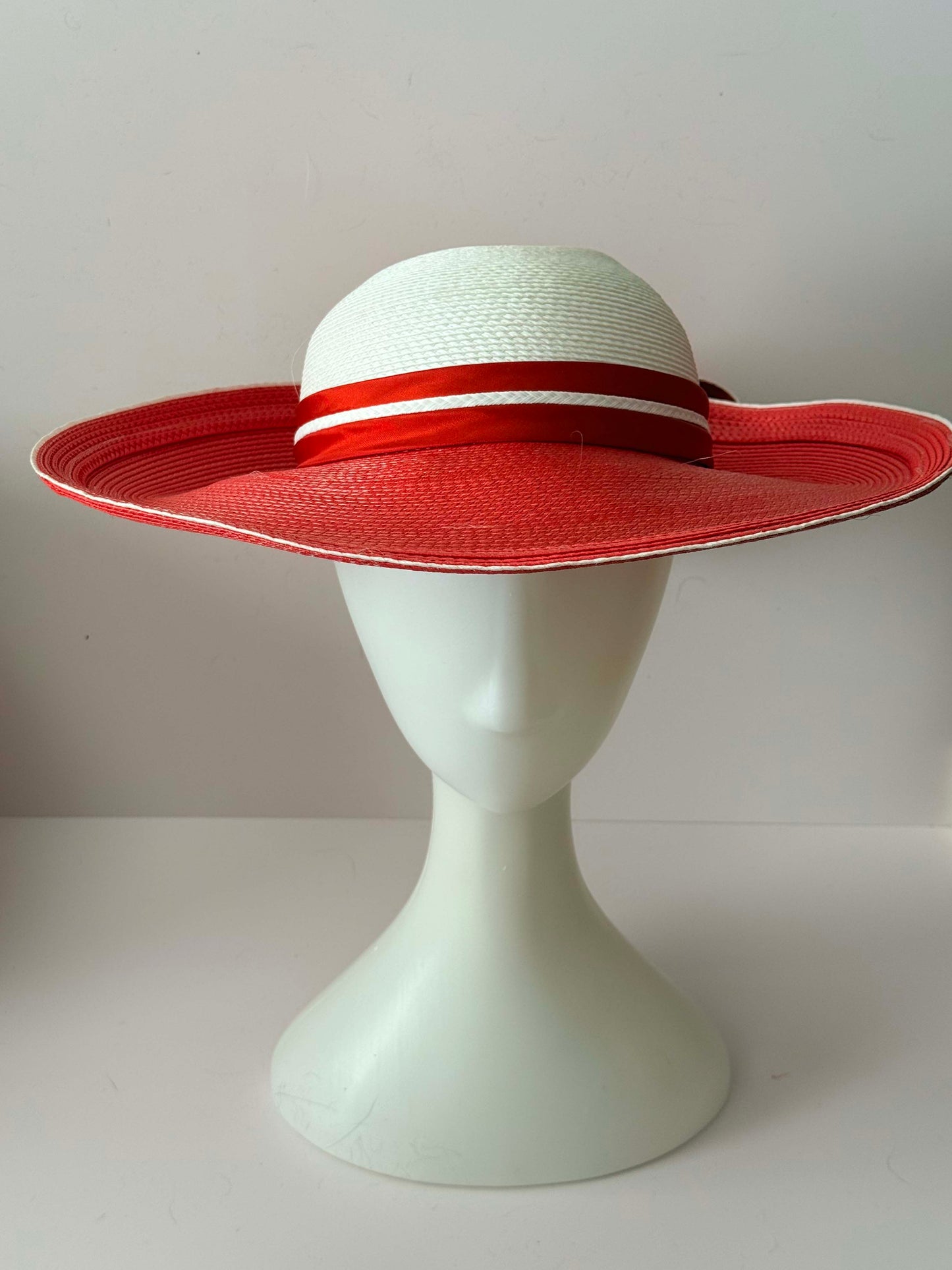 Vintage 1960s Gwen Pennington Exclusive Wide Brim Hat – Red & White Straw Sun Hat