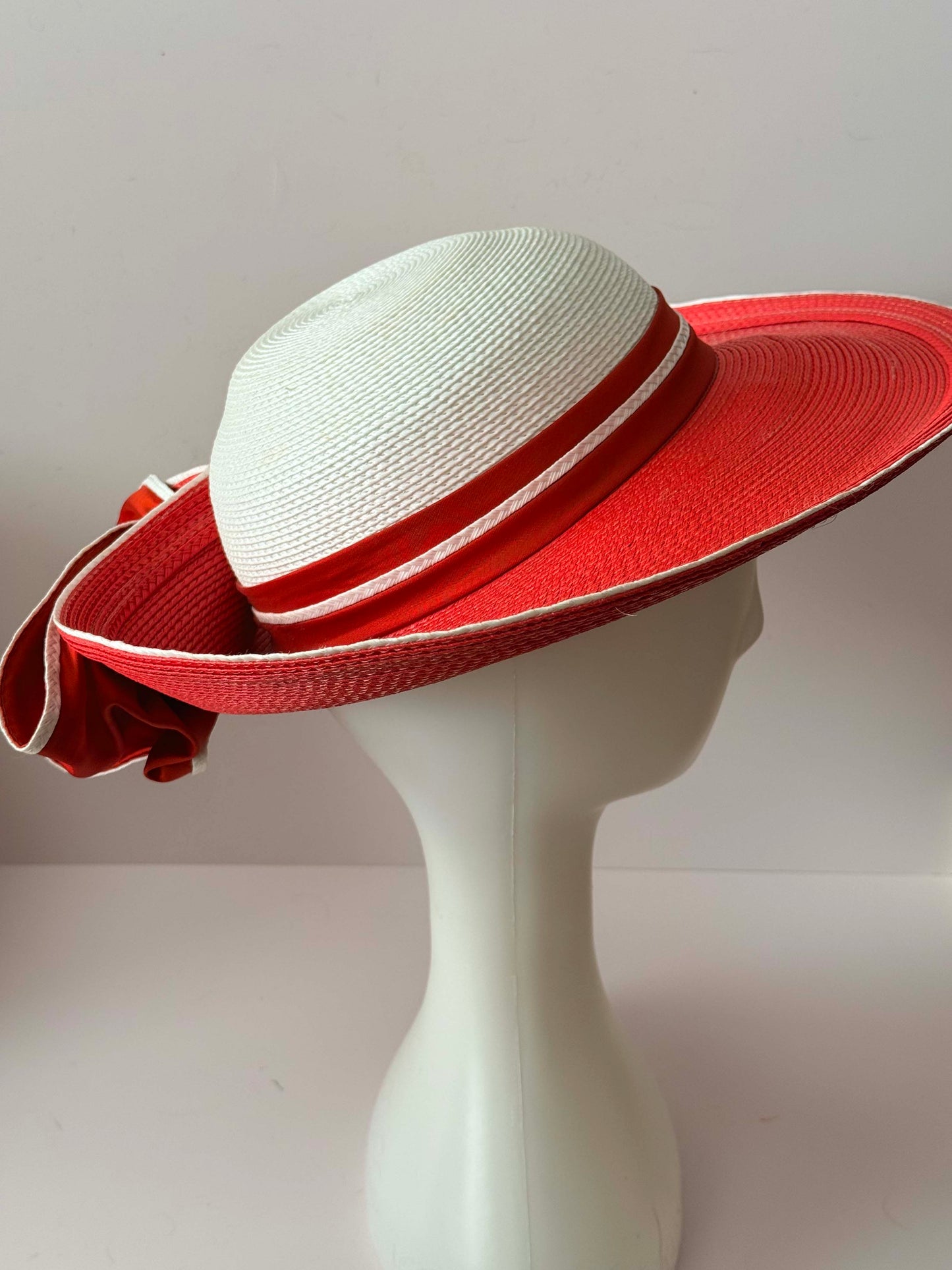 Vintage 1960s Gwen Pennington Exclusive Wide Brim Hat – Red & White Straw Sun Hat