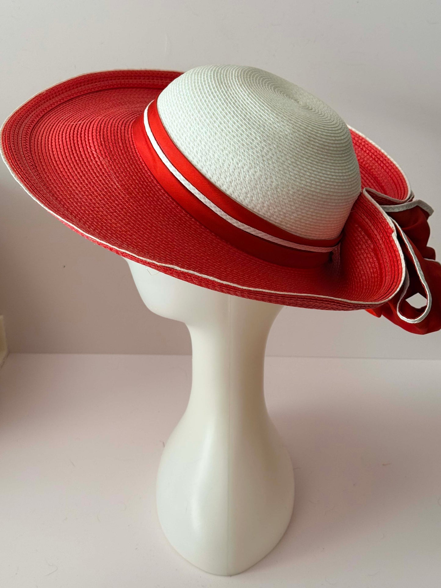 Vintage 1960s Gwen Pennington Exclusive Wide Brim Hat – Red & White Straw Sun Hat