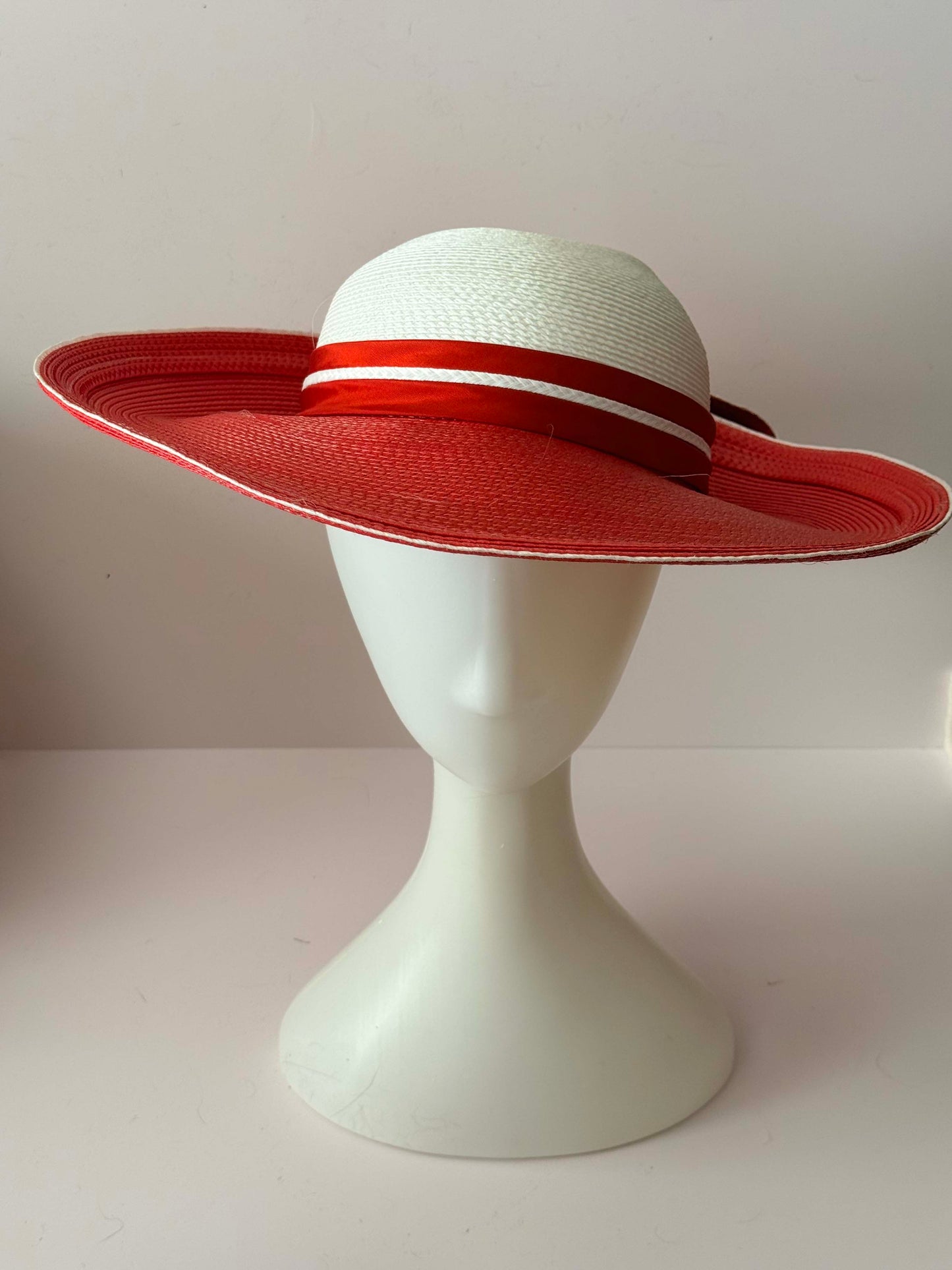 Vintage 1960s Gwen Pennington Exclusive Wide Brim Hat – Red & White Straw Sun Hat
