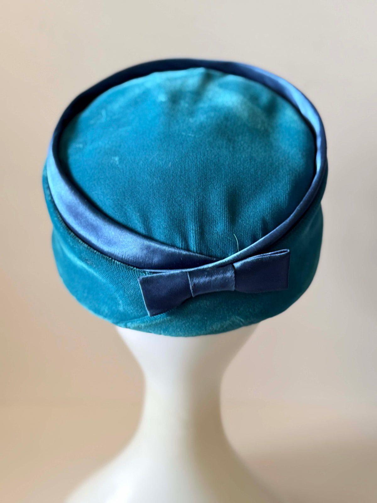 Vintage 1960s Teal Blue Green Velvet Pillbox Hat Navy Satin Trim Bow Women's Mid Century Mod Cocktail Millinery