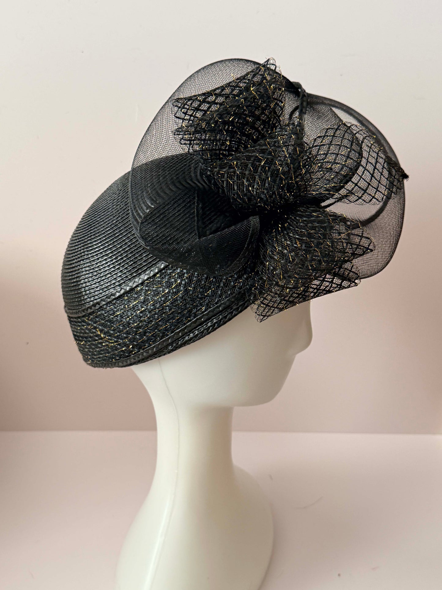 Vintage 1950s Black Straw Cocktail Hat – Sculptural Mesh Bow Fascinator with Gold Fleck Detail