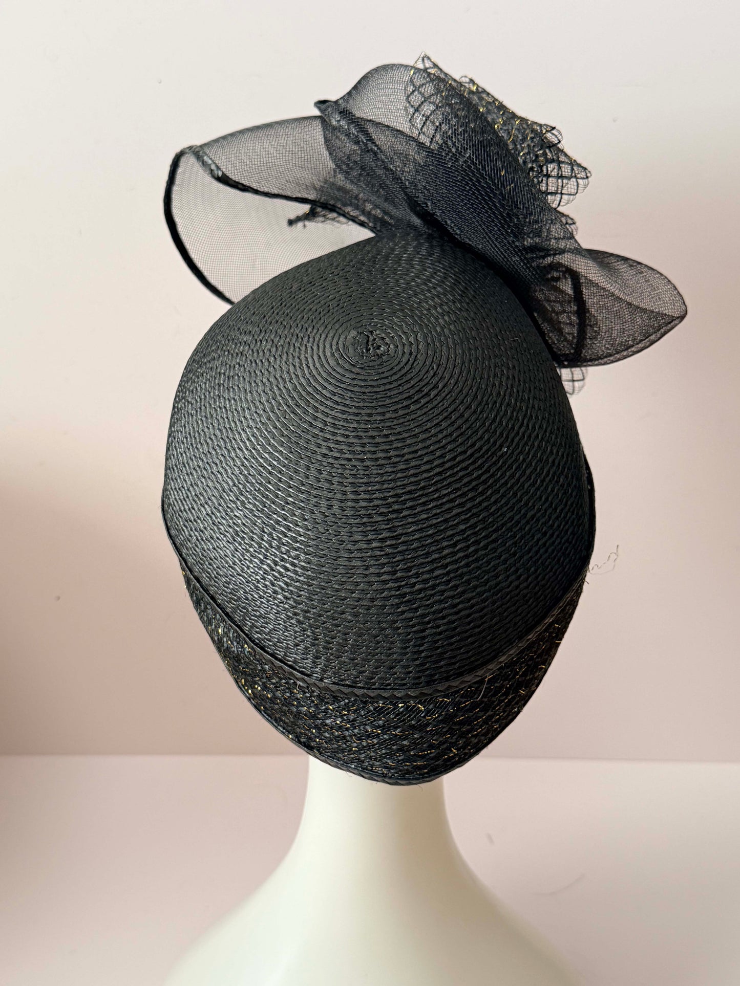 Vintage 1950s Black Straw Cocktail Hat – Sculptural Mesh Bow Fascinator with Gold Fleck Detail