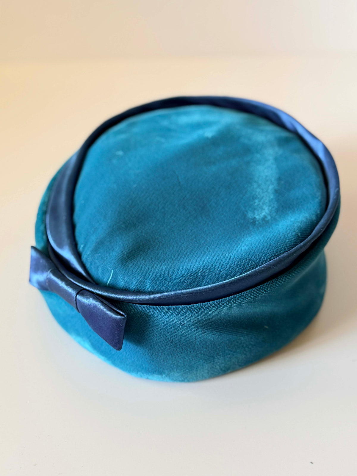 Vintage 1960s Teal Blue Green Velvet Pillbox Hat Navy Satin Trim Bow Women's Mid Century Mod Cocktail Millinery