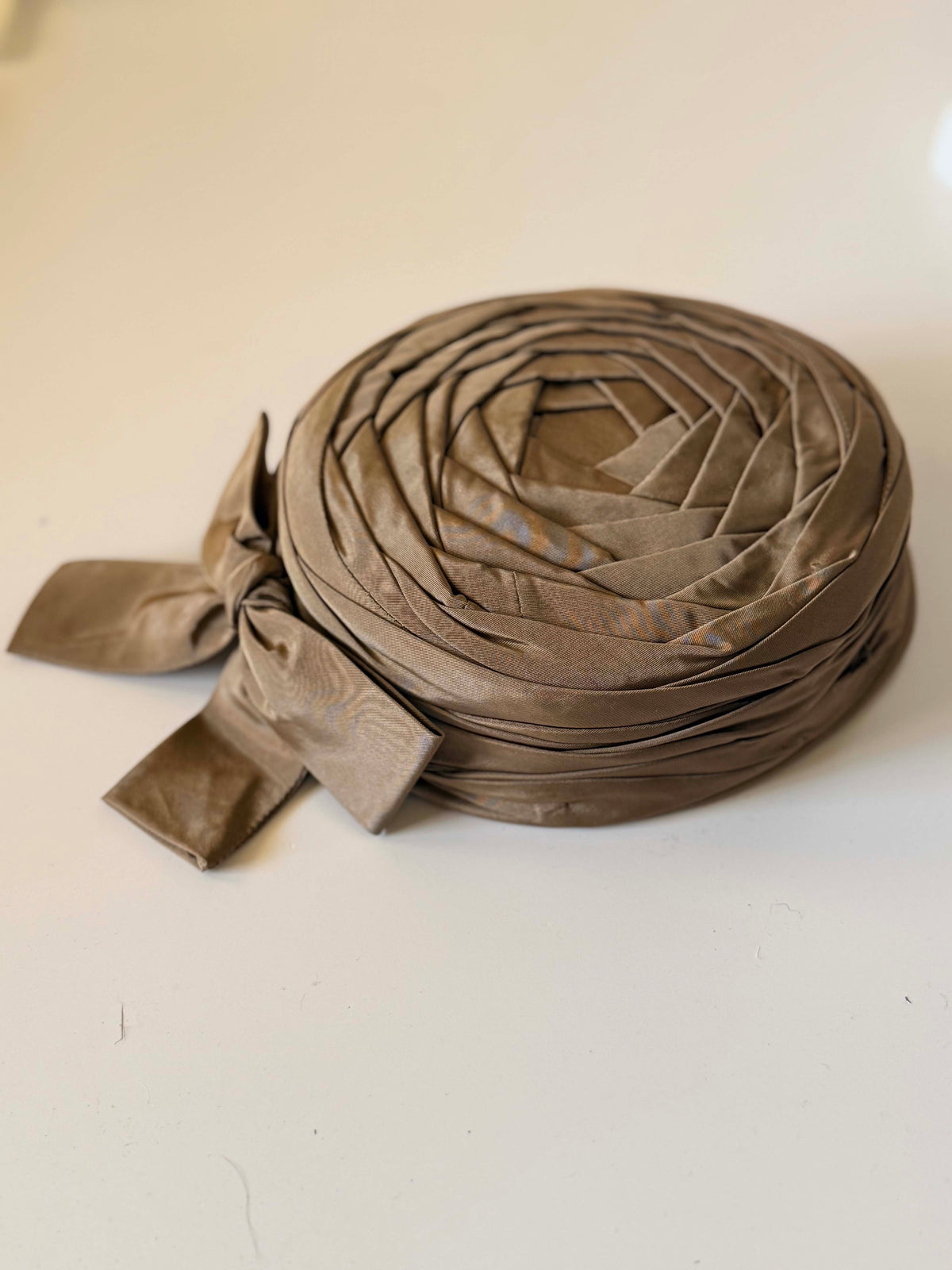 Vintage 1940s Remleigh Taupe Brown Satin Ribbon Tilt Hat Sculptural Woven Crown Bow Women's WWII Era Millinery