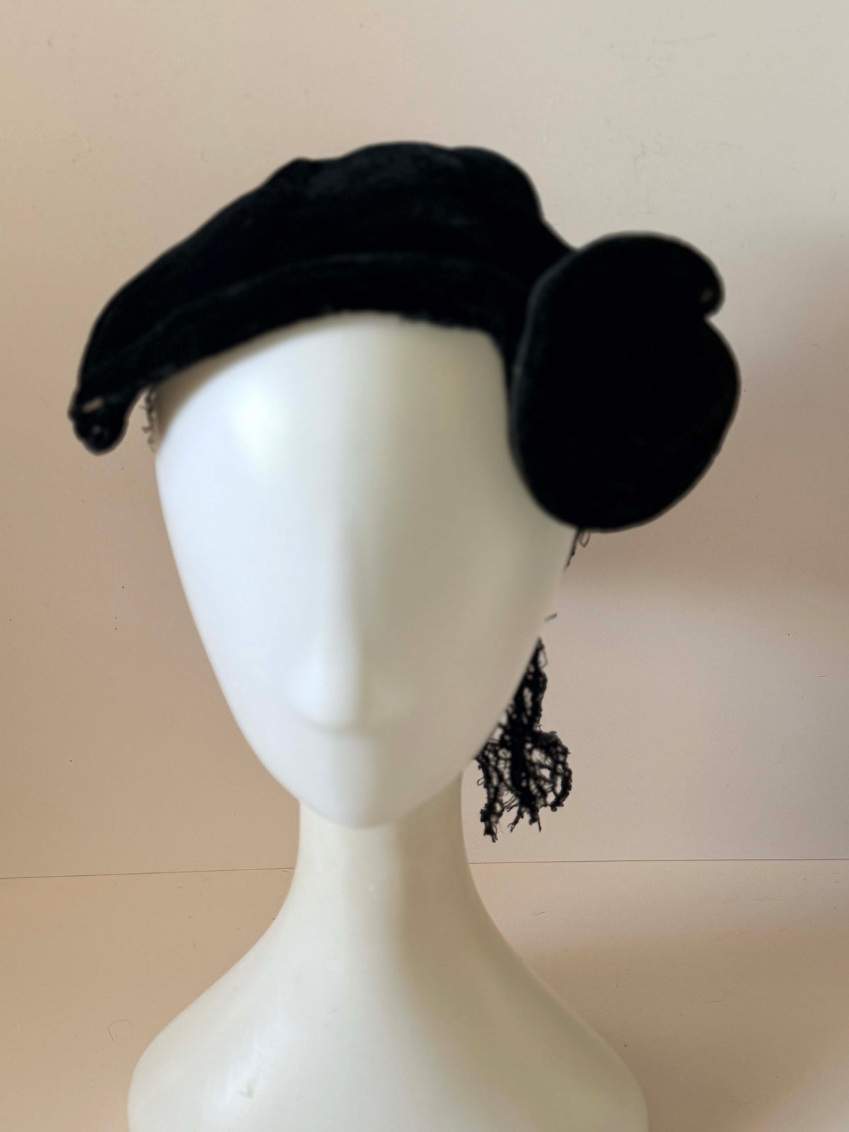 Antique 1930s Black Velvet Tilt Hat Side Sculpted Coil Black Lace Veil Women's Art Deco Evening Cocktail Millinery