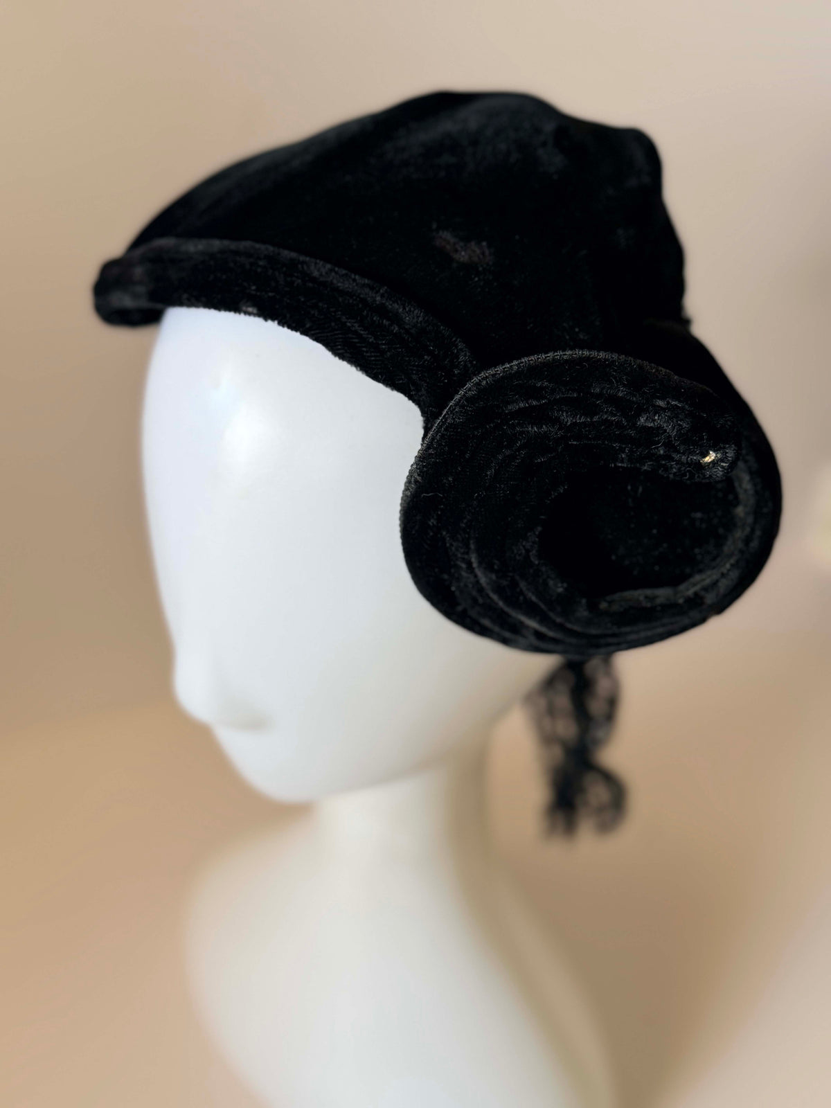 Antique 1930s Black Velvet Tilt Hat Side Sculpted Coil Black Lace Veil Women's Art Deco Evening Cocktail Millinery