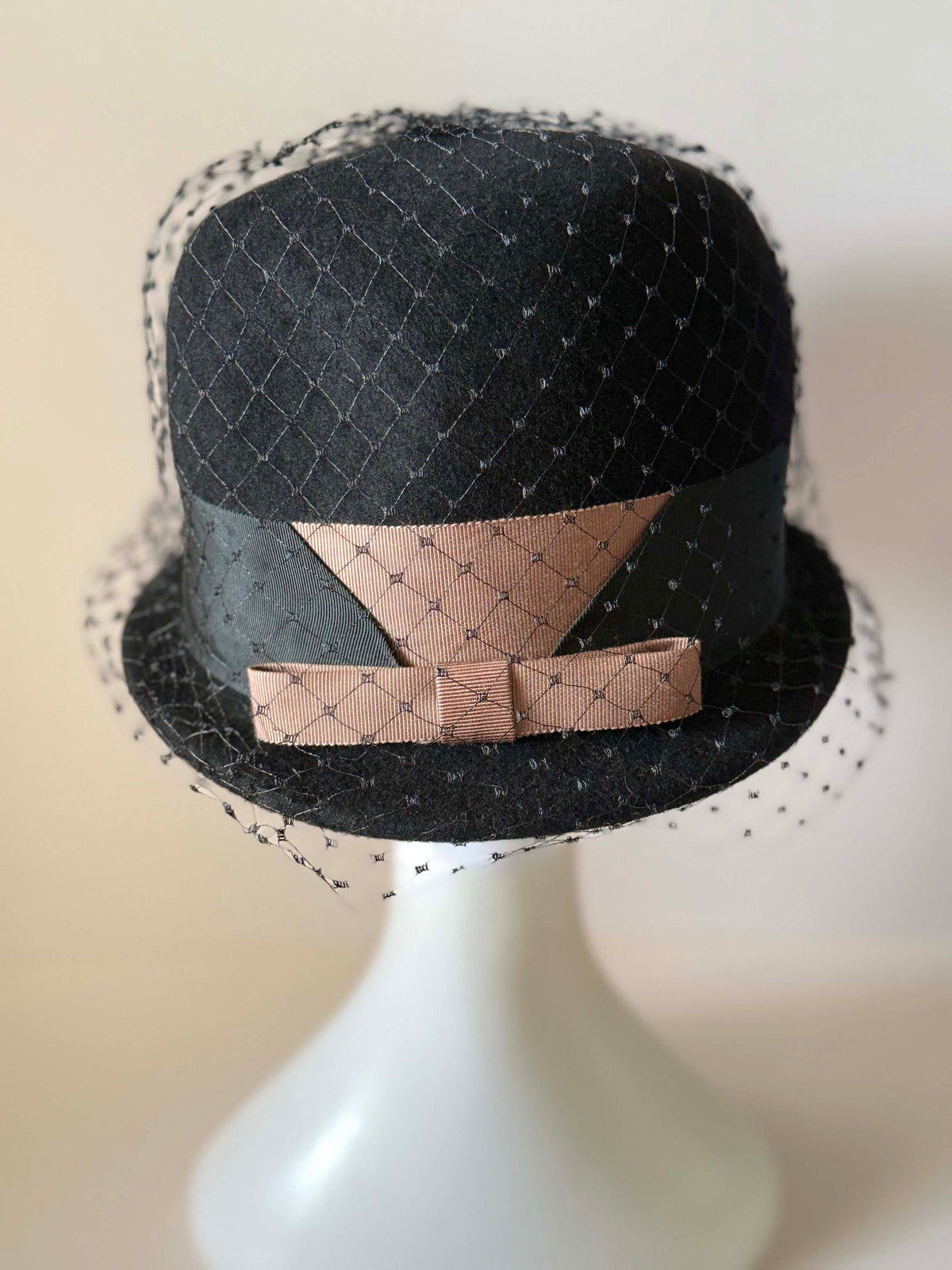 Vintage 1950s Ronnie Original Black Felt Hat Taupe Grosgrain Bow Black Veil Union Made Women's Mid Century Millinery