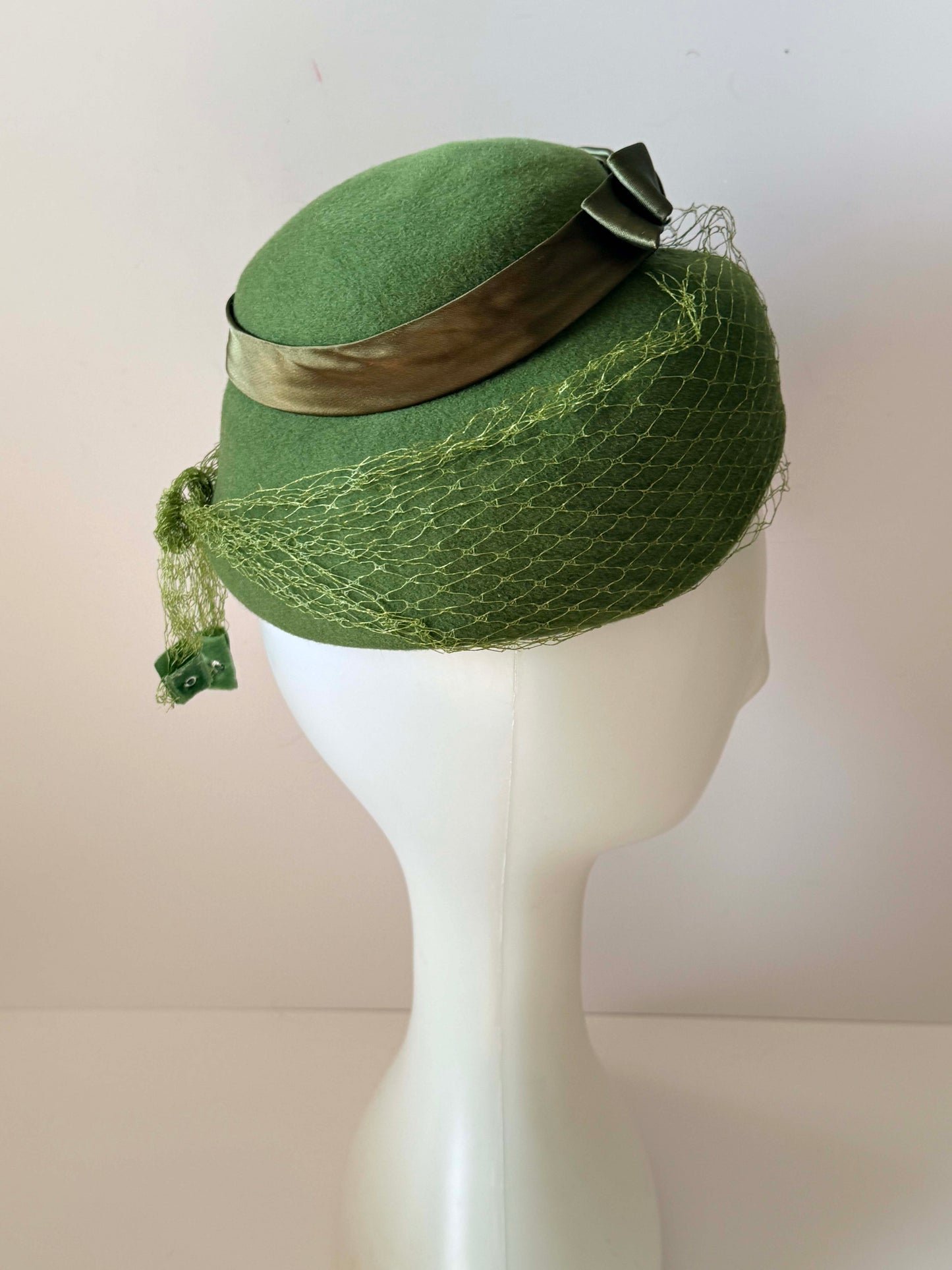 Vintage 1960s Green Felt Veiled Hat – Satin Bow Cocktail Hat