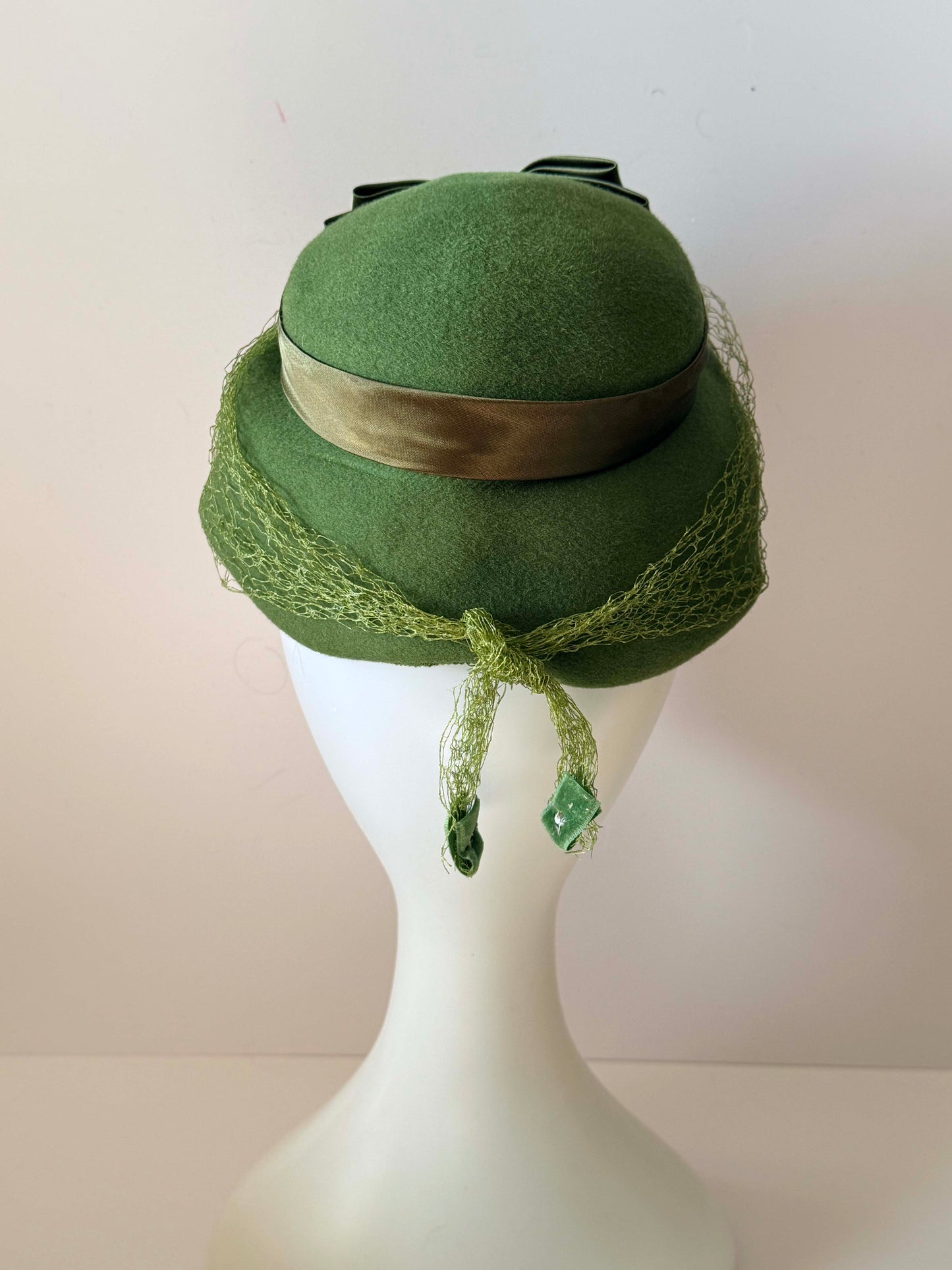 Vintage 1960s Green Felt Veiled Hat – Satin Bow Cocktail Hat